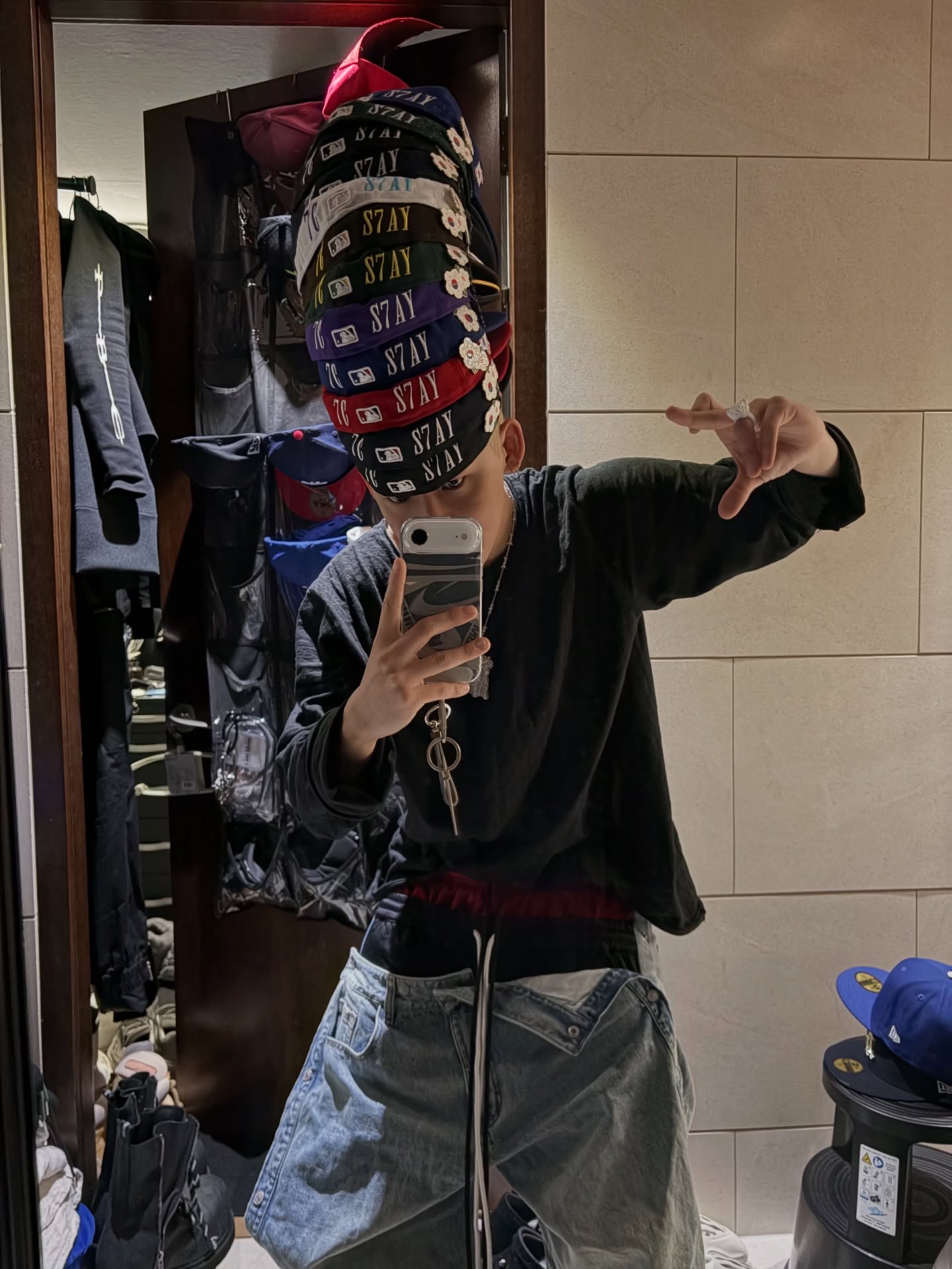 7C-S7AY(SLAY) 7Crown 🇰🇷ver🤩🤩🤩
Aight, what’s next on my build list?🤔🧐
So what’s da play my ice, a marker rerun, a Louis Vuitton scarf, or Rick Owens Accs?

#TREASURE #CHOIHYUNSUK #7chill #세븐칠