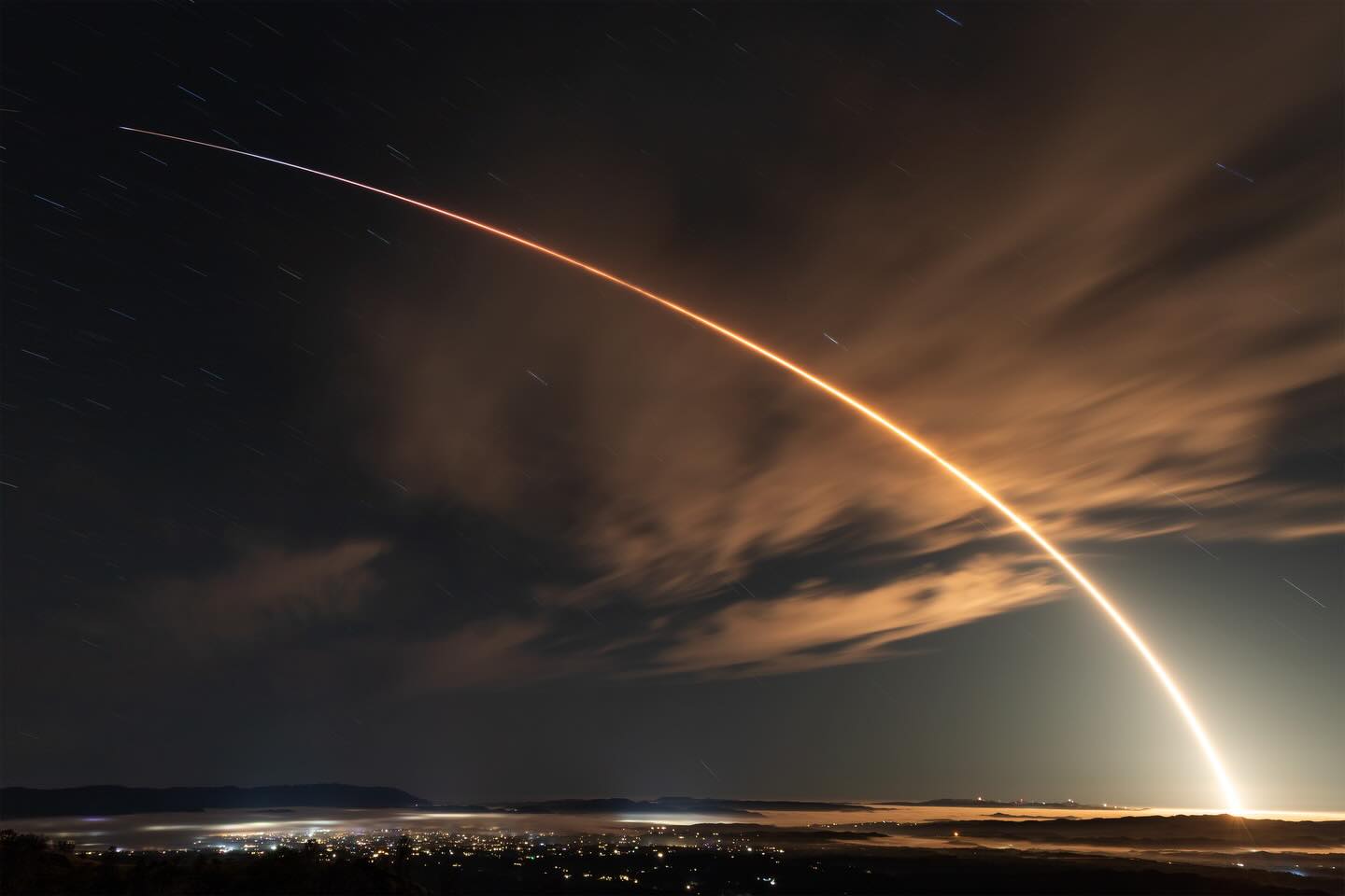 Falcon 9 launches 27 Starlink satellites from California