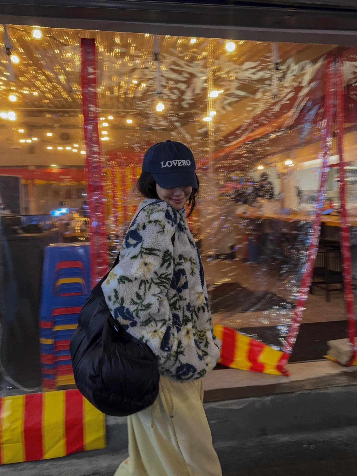 예뻐해주신 카민 밴딩팬츠 핏에 기모와 컬러가 추가되었어요. 머랭 리벳 와이드 팬츠로 만나욤💛
.
.
#메이메이#겨울
#겨울코디