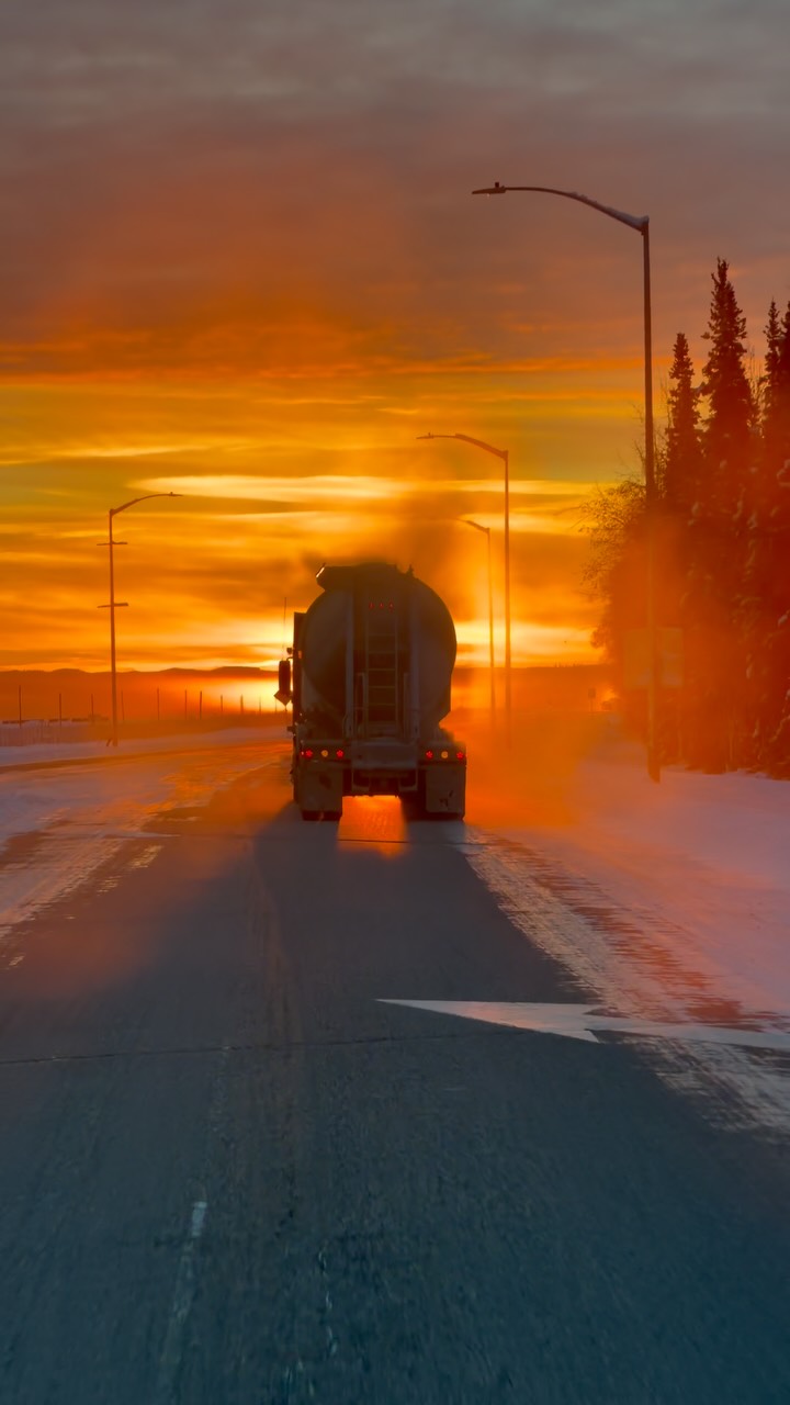 Enjoy this spectacular morning light in Fairbanks AK at -27° 🤯😍
