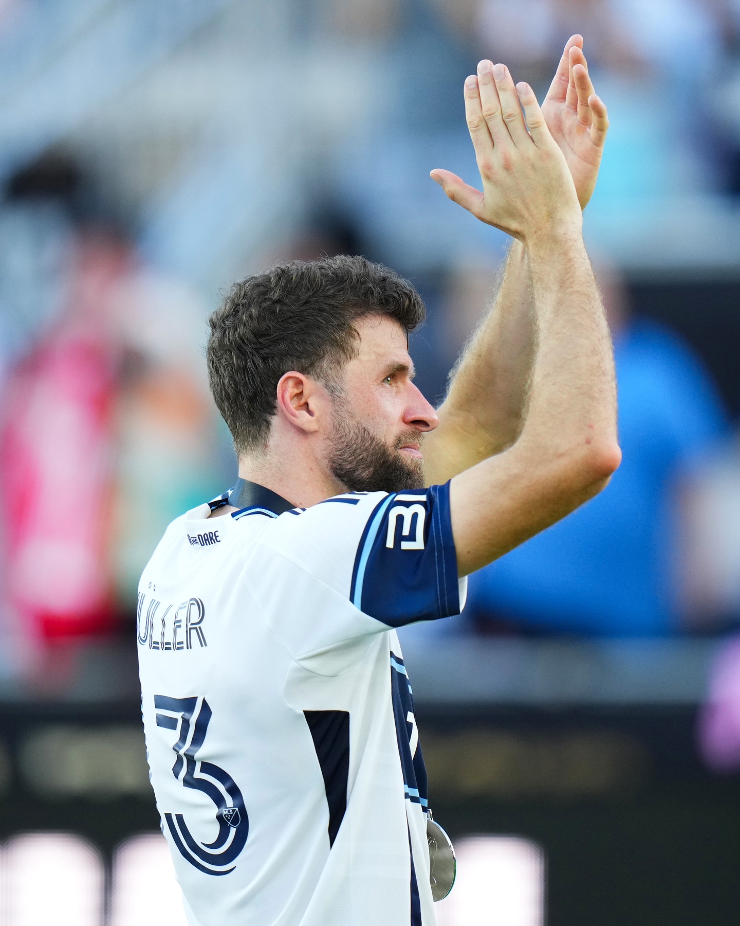 Thomas Müller applauded the traveling Vancouver Whitecaps fans after their MLS Cup loss in Miami 👏