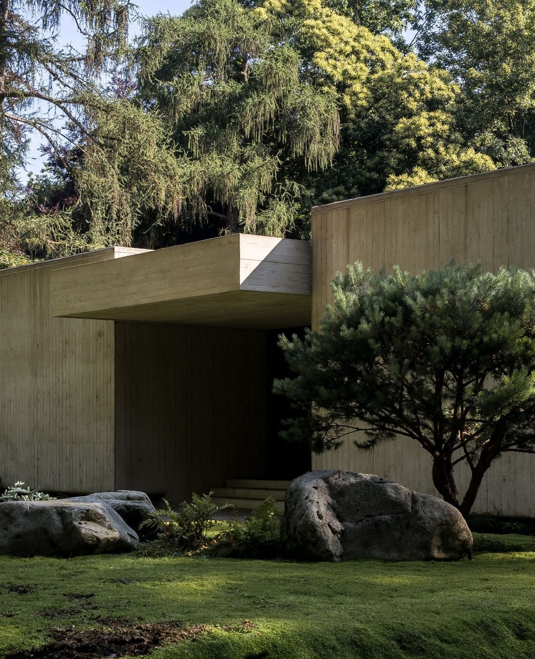Best of est | Brutalist Concrete Homes⁠
⁠
⁠In this Best of est round-up, we reveal how four architects have harnessed the foundational material of concrete, and tapped into its inherently brutalist nature. ⁠
⁠⁠
Pictured is the Sestig Pavilion by Ivan Van Mossevelde & Glenn Sestig Architects, where Ghent-based architect Glenn Sestig recalls the moment when architect Ivan Van Mossevelde first visited his home in Sint-Martens-Latem, Belgium. “He had tears in his eyes,” Sestig says, entrusted with restoring the concrete pavilion—one of Van Mossevelde’s earliest projects—alongside his partner Bernard Tournemenne, artist and creative director of Glenn Sestig Architects.⁠
⁠
Discover the edit – link in bio.⁠
⁠
Published in Issue 58 of est magazine ⁠and estliving.com⁠
Editor & Words @sophlew_says⁠
Architecture @architect_ivanvanmossevelde @glenn.sestig⁠
Photography @cafeine⁠
Proudly supported by @eltongroup