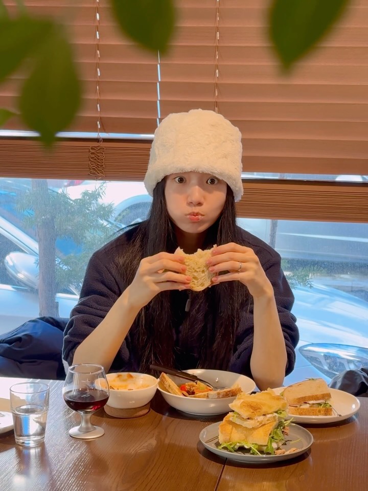 정신없는 주말 보내고 다시 월요일 😶‍🌫️ 바쁠땐 집앞 파니니 머그러 뽈뽈 🐻‍❄️ 디엠으로 추천해주신 무화과 샌디치는 못먹었어요..꼬옥 무화과철에 재도전 해볼께요 🍐🥺 토마토슾에 하바티사과꿀 파니니는 꼬옥 먹기 🥣🧀🍎

🥪 튜니니 
- 서울 강남구 선릉로111길 23

#꽈찌쮸냠냠로드