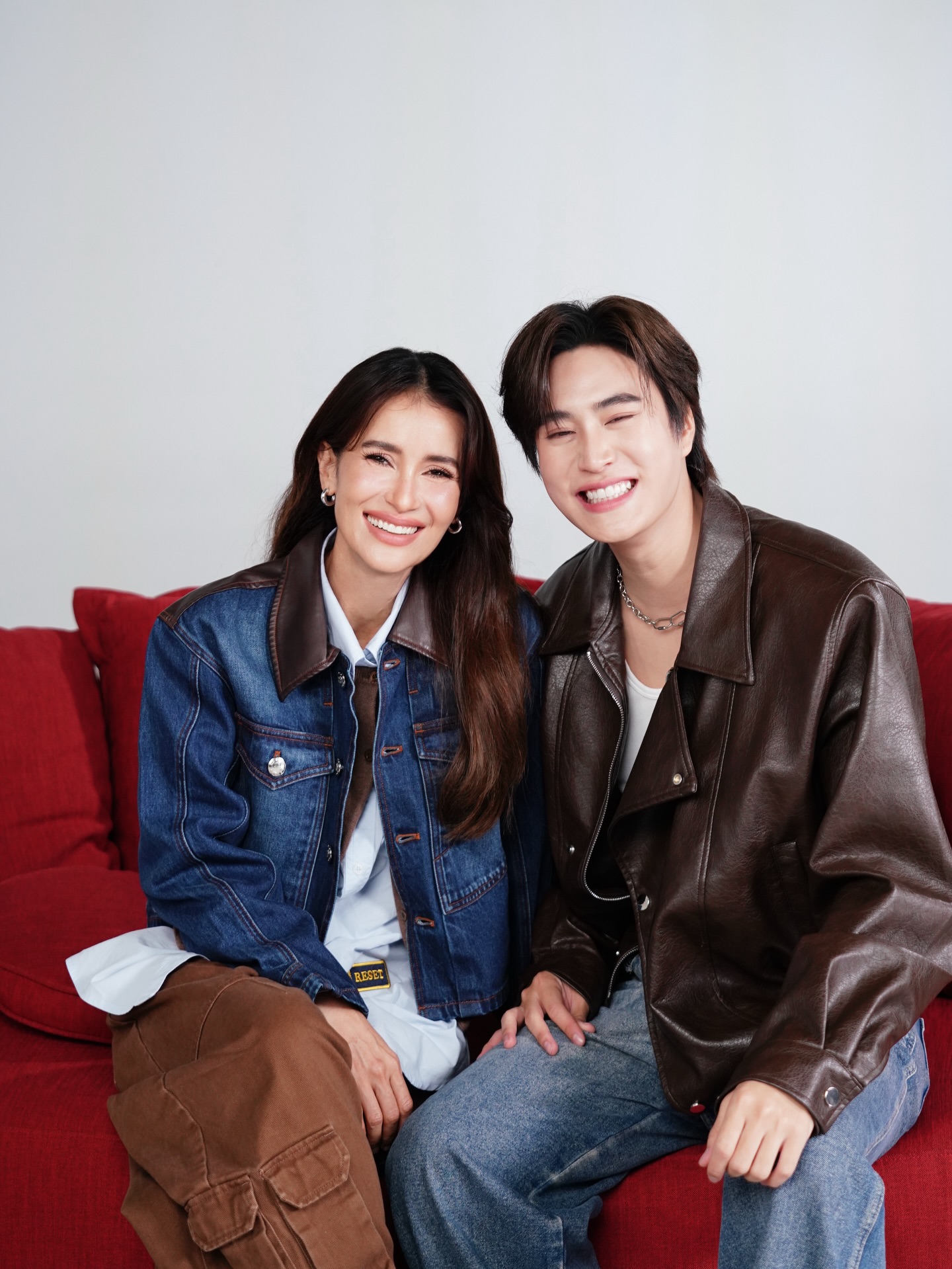 คืนนี้นะคะ!..คุยกับ “เจมีไนน์” อีกก้าวของการเติบโต ทั้งการทำงานในฐานะศิลปิน และมุมมองการใช้ชีวิต ที่เขาเชื่อ
ว่า..”เป็นตัวเองดีที่สุด” 
Praew Talk TV Ep.30

Praew Talk TV ทุกวันศุกร์ เวลา 22.30 น. ทาง Amarin TV HD ช่อง 34

(Full EP) Praew Talk TV ทาง YouTube : Praew Magazine