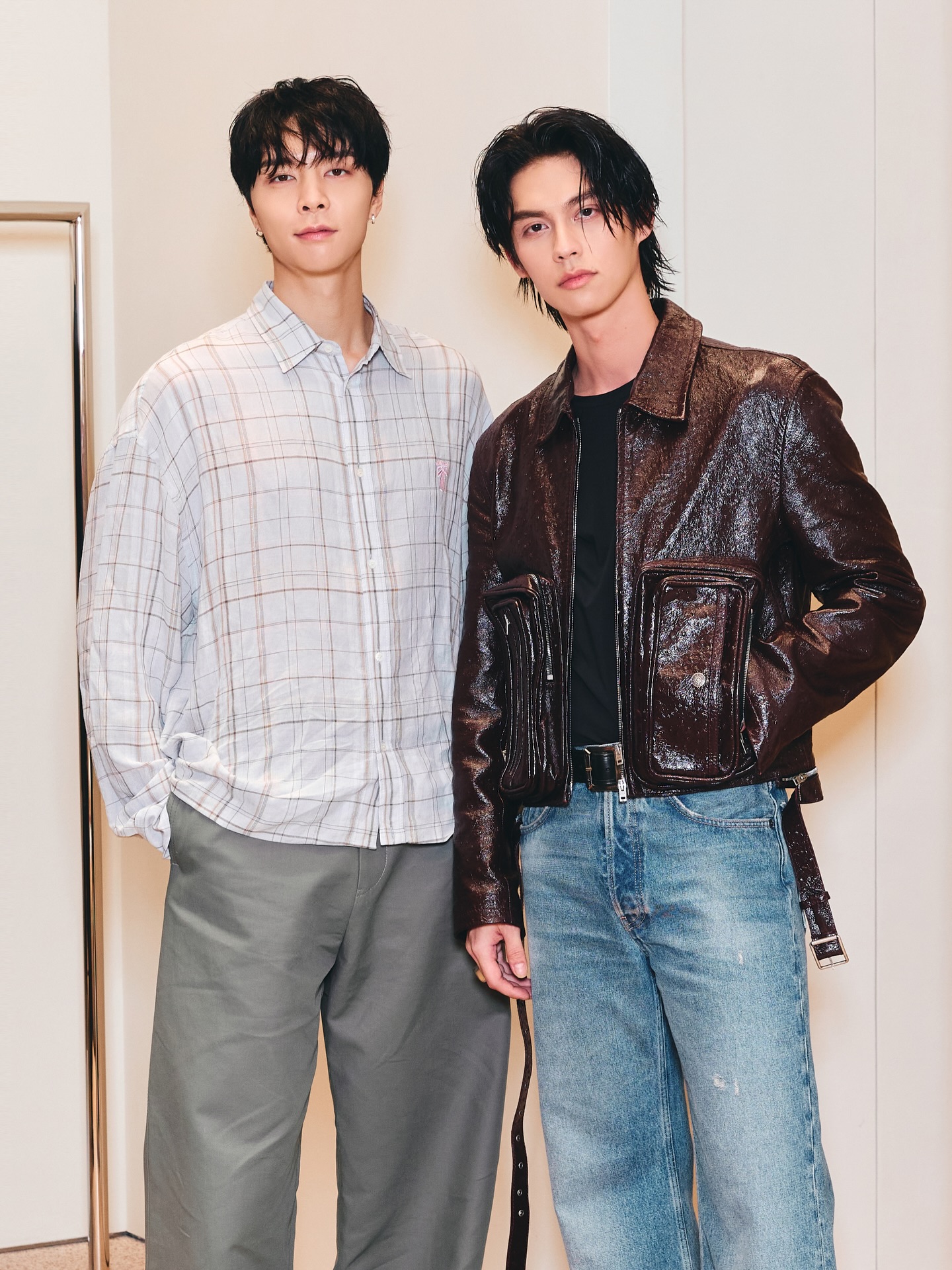 @acnestudios 🫶🏻 Bangkok 🇹🇭

The fashion house celebrated the opening of its first store in the city with the presence of global brand ambassador @johnnyjsuh of @nct and @nct127, as well as @bright, @meennicha8, @hirunkit_, @gun_atthaphan, @tumcial and many more of Thailand’s fashion VIPs. Scroll for the stellar ‘fits and snippets of the space, then some more for our favourite #ChicagoHotGuy’s rendezvous with lucky Thai #Johfam and #Czennie-s 🐱💚

#acnestudiosxjohnnysuh #acnestudiosss26xjohnnysuh #johnnyxacnestudios #acnestudiosxjohnny #johnnysuh #johnny #쟈니 #nct #nct127 #아크네스튜디오 #엔시티127 #엔시티 #엔시티쟈니 #서영호 #johnnyjsuh #nctjohnny #nct127johnny #johnnynct #johnnynct127 #johnjunsuh #johnnycommunicationcenter #nctzen #ilichil