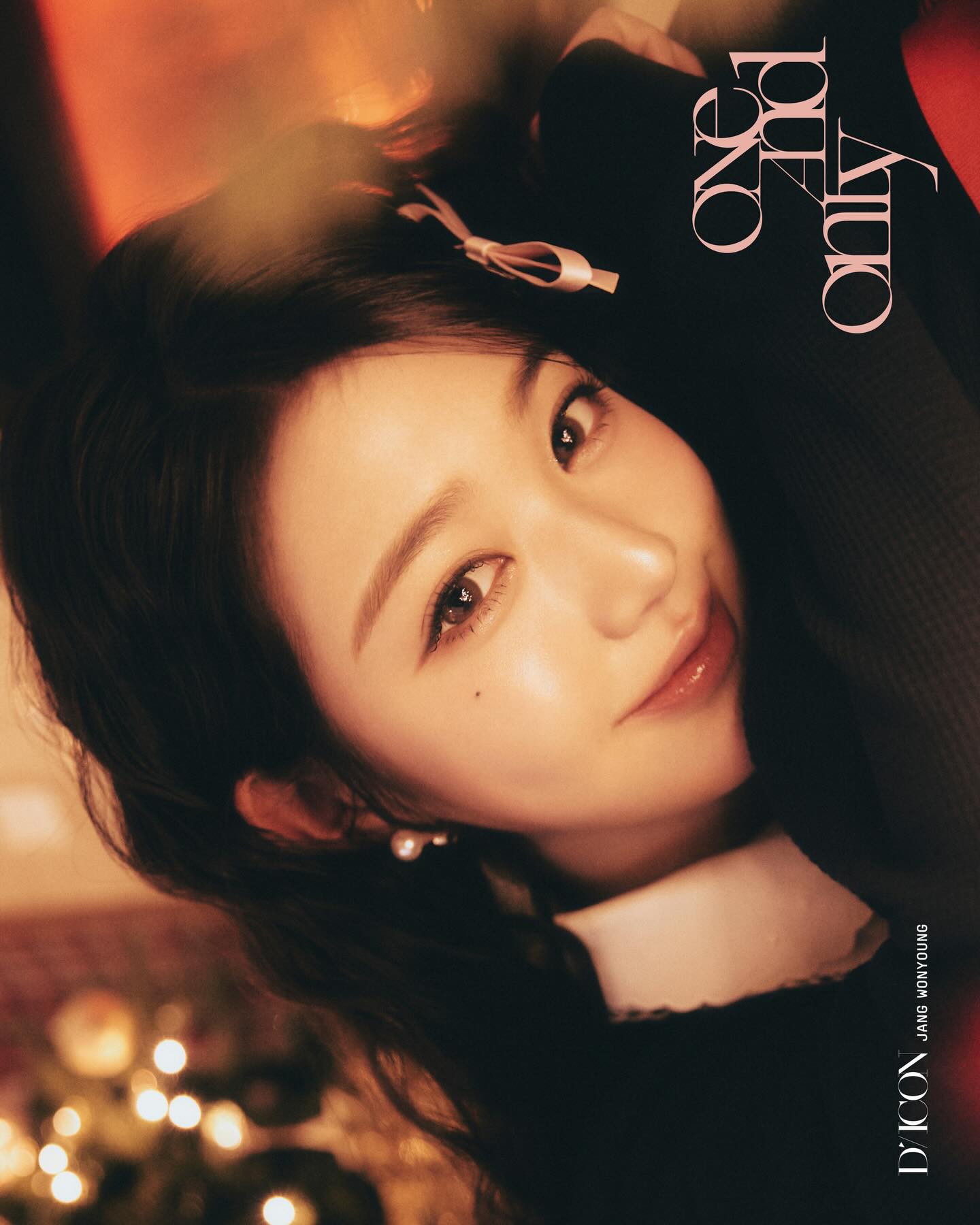 ⠀
화려한 트리와 오너먼트는 배경에 불과합니다. 반짝이는 조명보다 먼저 다가온 건, 은은하게 빛나는 장원영의 표정이었습니다. 잔잔한 캐럴이 퍼지듯, 방 안에는 부드러운 온기가 스며들었습니다. 크리스마스는 오롯이 그녀의 계절이었습니다. 디아이콘과 네 번째로 마주한 날, 처음으로 기록된 장원영의 크리스마스입니다.

#one_and_only

디아이콘 vol31, 장원영

Photographer 방규형
Editor 구민지
Visual director 고동휘
Stylist 김예진
Hair 조다미
Makeup 강다인
Set 황서인

🗓️2025.12.15(14:00) - 2025.12.25(23:59)(KST)

#장원영 #JANGWONYOUNG @for_everyoung10 @ivestarship
#DICON #DISPATCH