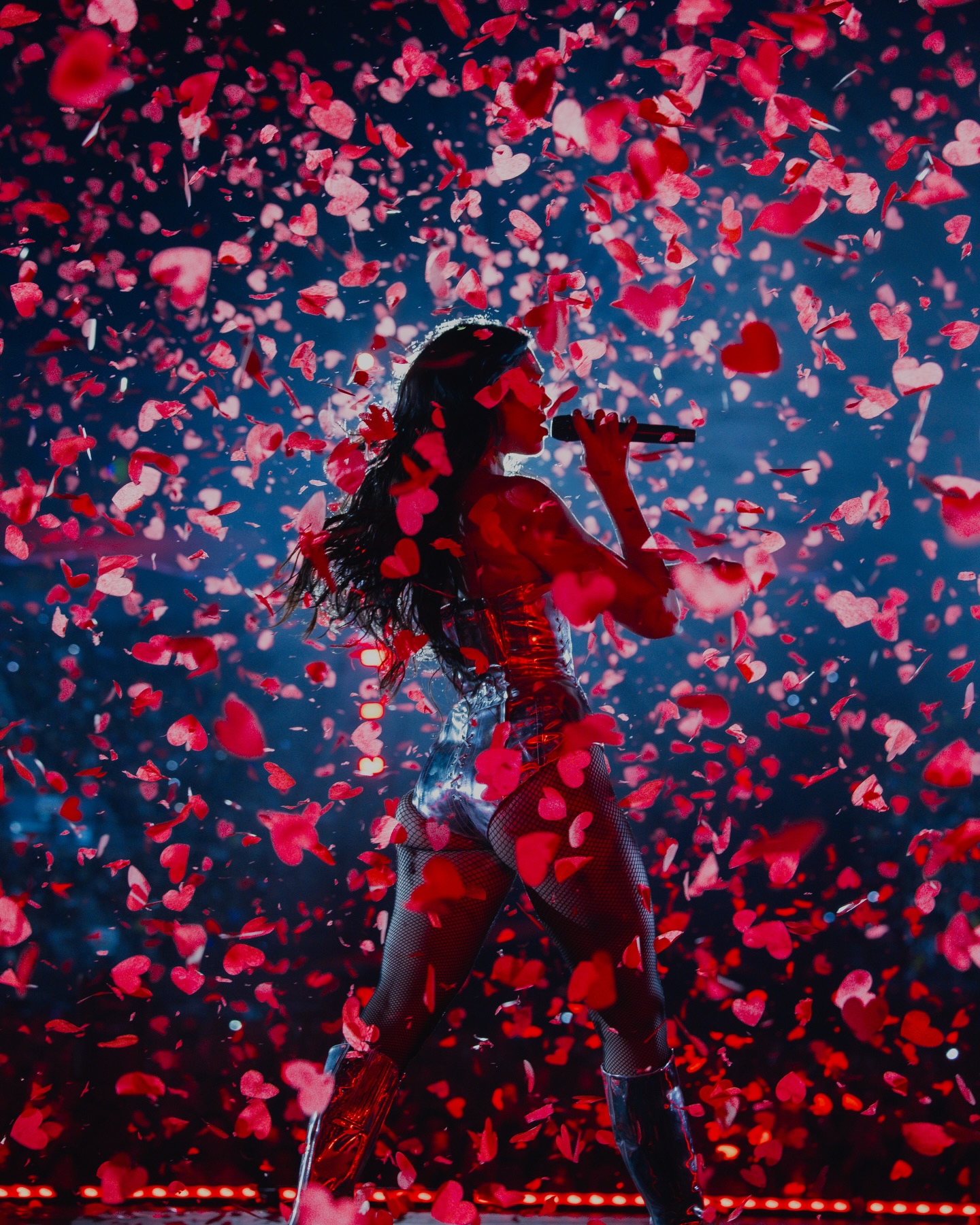 What a life. What a joy. Thank you Radical Optimism for the most fulfilling year and a half. 92 shows since last May ~ around the world with the very very best!!!! Thank you Mexico City for your love and energy and for having us for 3 nights. Grateful beyond belief. Still digesting ~ might take me a sec... but for now thank you and I love you so much!!!!! RADICAL OPTIMISM FOREVER!!! ✩✩✩✩✩