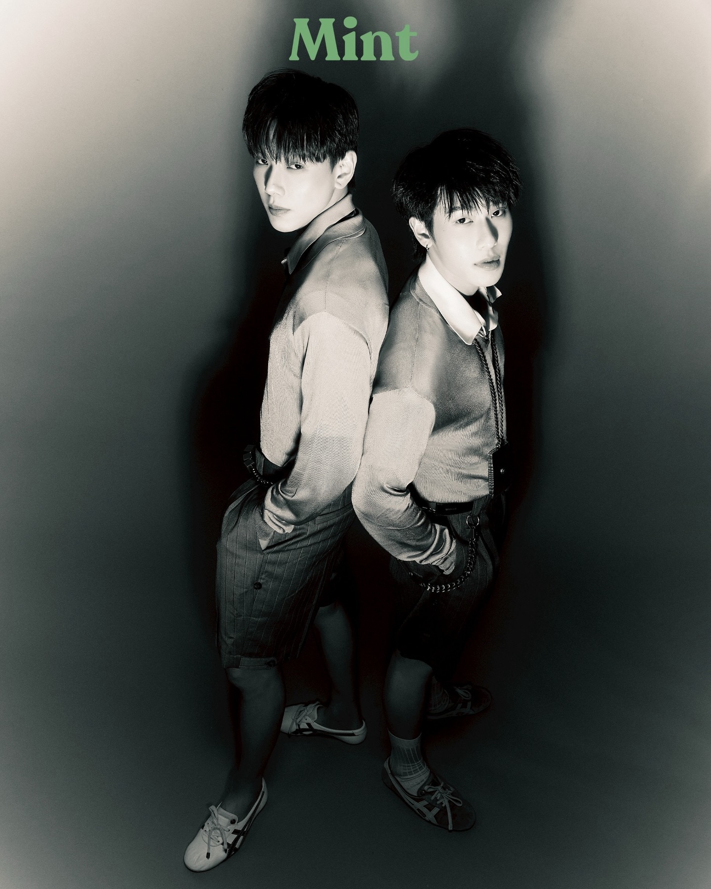 โดนมัดใจรัวๆ! คู่ฮอต ‘ต้าห์อู๋-ออฟโรด’ เติมความร้อนแรง ถ่ายแฟชั่นคอลัมน์ Mint Talk ใน Mint Vol.31 ฉบับใหม่ล่าสุด พร้อมมาอัปเดตชีวิตในช่วงที่ผ่านมา กับผลงานซีรีส์เรื่องใหม่ “The Wicked Game เกม รัก ลวง” ก่อนที่จะไปชมคอนเทนต์สุดเอ็กซ์คลูซีฟกับ Mint ขอเสิร์ฟภาพแฟชั่นเซ็ตแรกมาให้ชมกัน 💚

📸 ชมภาพ www.mintmagth.com 

🛒 ไปช้อป #MintVol31 อ่านบทสัมภาษณ์ #ต้าห์อู๋ออฟโรด ได้แล้ววันนี้ >> https://s.lazada.co.th/s.Z0hTqo

#DaouOffroadxMintTalk 
#MintTalk 
#MintVol31 
#DaouOffroad 
#MintMagTH