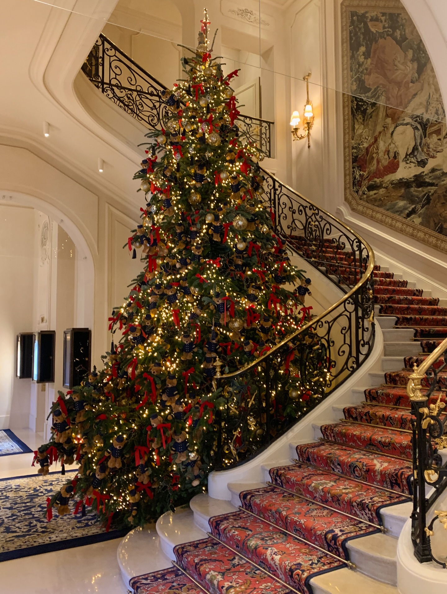 이제 정말 얼마 남지않은 크리스마스
나 캐롤린 셋업 좋아하네 .. 🤶🏻🎁