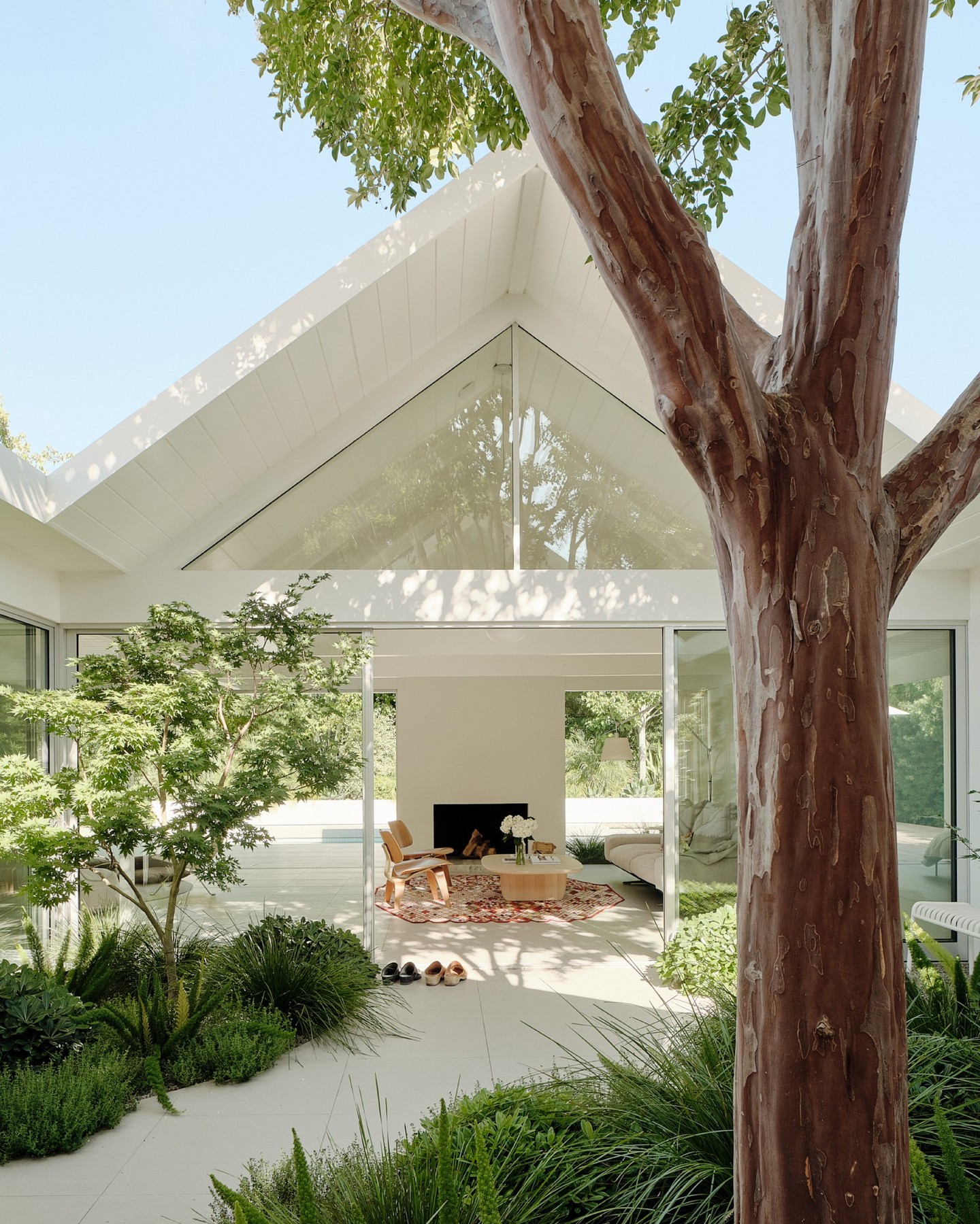 Californian Modern | Twin Gables House by Ryan Leidner Architecture⁠
⁠
San Francisco-based practice @ryanleidner reinvigorated an architecturally-significant 1960s mid-century modern home in Silicon Valley, California.⁠
⁠
“There’s really something magical about being in the lush atrium garden and being able to see through the living room and out to the backyard. It’s like the house de-materialises in a way and yet is still so present.” Ryan Leidner⁠
⁠
The designer highlighted the pitched roof through a predominantly white exterior and interior palette, contrasting the surrounding lush greenery.⁠
⁠
See more of this 1960s home – Link in bio.⁠
⁠
Published on estliving.com ⁠
Editor @sophlew_says⁠
Design @ryanleidner⁠
​Photography @joefletcherphoto⁠
Landscape design @stephensdesignstudio ​⁠