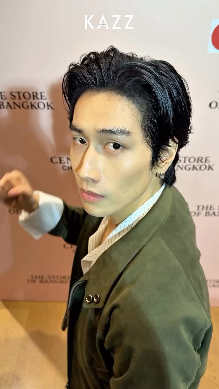 We're not cute anymore! (Cute) 😆💖

ส่องสิ่งที่จะเอาไปง้อ~ ของ 4 หนุ่ม "มาย - เจษ - ไบเบิ้ล - ยูโร" ในงาน 'Central Chidlom Every Moment With You' ✨

#CentralxBeOnCloud 
#jesBible #milephakphum #Euroyotsawat 
#CentralChidlom 
#KAZZMAGAZINE