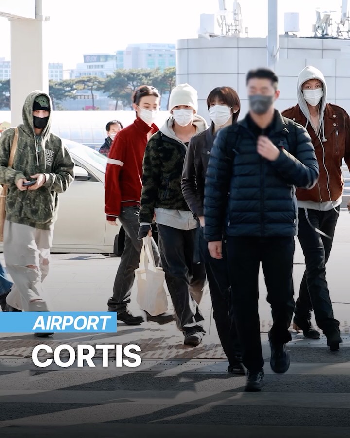 -
✔ 코르티스 (CORTIS)
✔ 인천국제공항 출국
✔ 2025. 12. 05

#CORTIS #코르티스 #마틴 #제임스 #주훈 #성현 #건호 #MARTIN #JAMES #JUHOON #SEONGHYEON #KEONHO #공항패션 #공항 #출국 #airport #departure #DIPE #디스패치 #dispatch