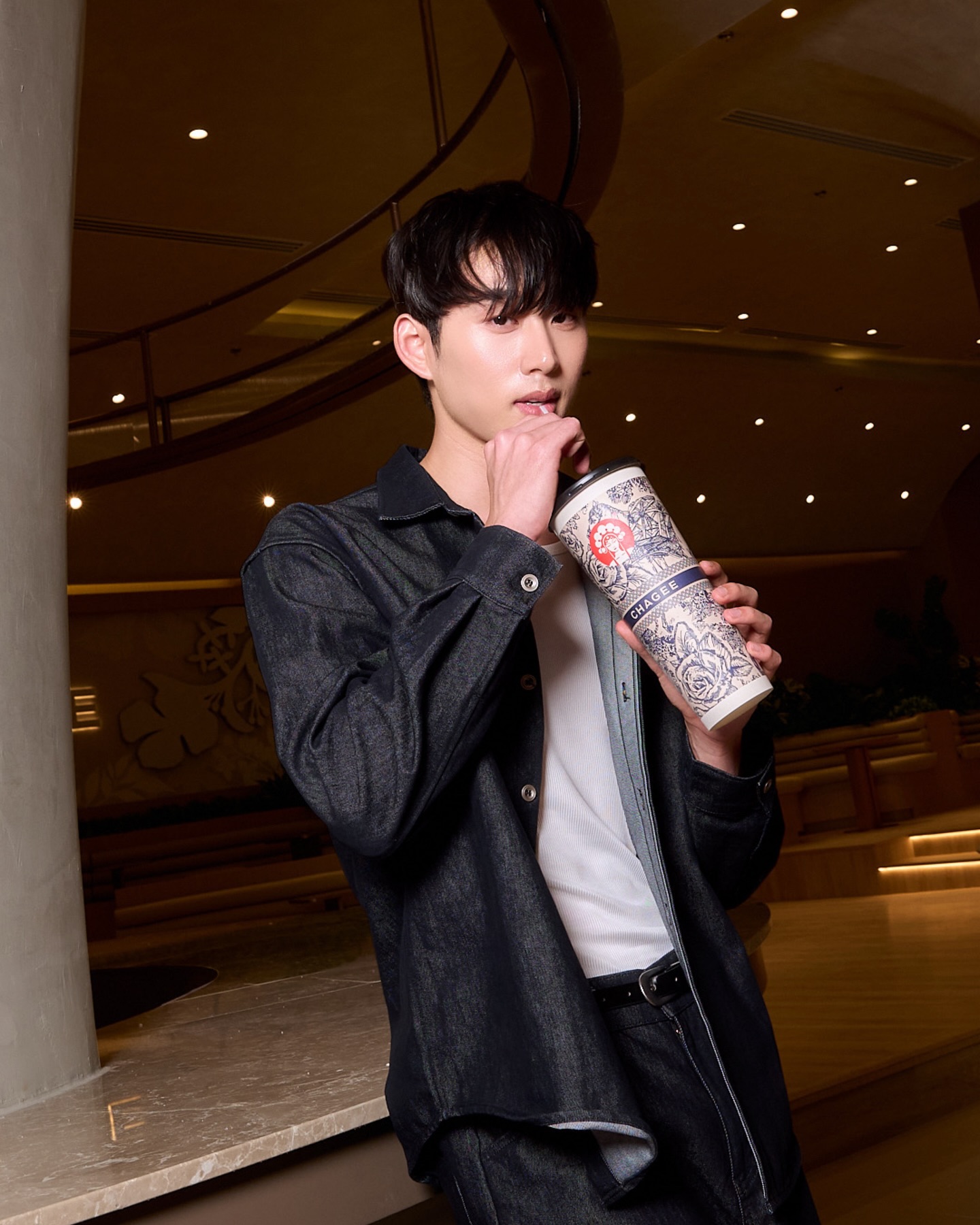 Finally @chagee.th is now at One Bangkok!

อย่าลืมแวะมา CHAGEE สาขาใหม่เพื่อเติมความสดชื่นและลองเมนูใหม่ชานมโกโก้อู่หลงกันนะ 🍫🍃

ตอนนี้เค้ามีฉลอง Grand Opening ด้วย มีทั้งโปร
✨ ซื้อ 1 แถม 1 
✨ อัปเกรดฟรีเป็นแก้ว Tear & Win เมื่อซื้อ Fresh Milk Tea ไซส์ใหญ่ทุกแก้ว ทุกแก้วมีโอกาสรับรางวัลสุดพิเศษให้ด้วยนะ!

มาร่วมสนุกกันที่ One Bangkok วันที่ 12–14 ธันวานี้เท่านั้น

#CHAGEETH #CHAGEETOGETHER #ดื่มชาจีดีทุกวัน #CHAGEETHGrandOpening #CHAGEEOneBangkok