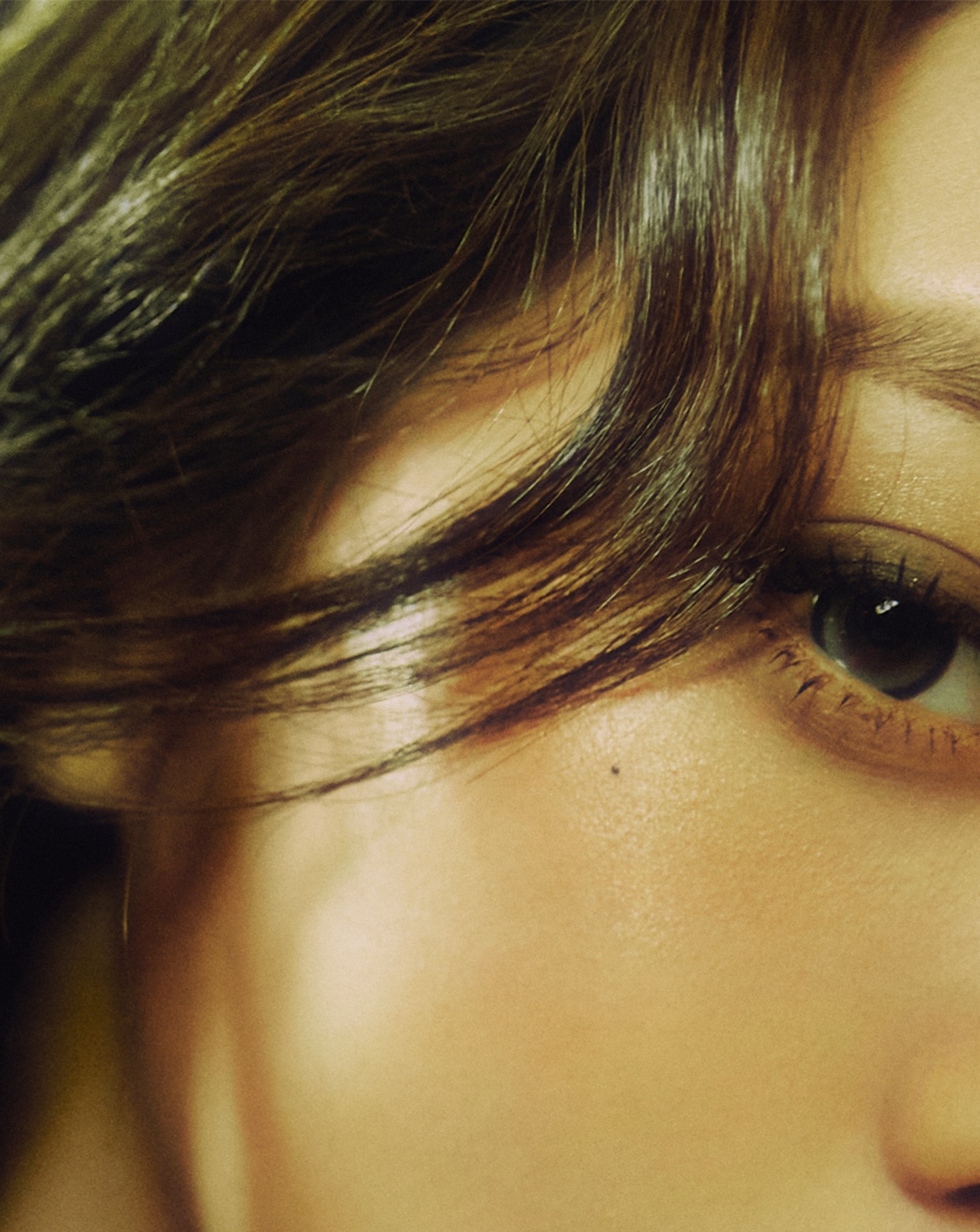 ⁠ ⁠⁠ 
2025년 끝자락, 장원영이 또 하나의 ‘one and only’ 페이지를 열었습니다. 홀로 완전히 다른 장르를 소화했습니다. 마치 느와르 영화 속 한 장면 같았습니다. 장원영은 이 순간이 특별하다고 말합니다. 팬들에게 새로운 모습을 보여줄 생각에 설렌다고 웃었습니다. 그 순간들을 빠짐없이 기록했습니다. 세상에 단 하나뿐인 장면, 지금부터 펼쳐집니다.

#one_and_only

디아이콘 vol31, 장원영

Photographer 방규형
Film director 김예진
Editor 구민지
Digital editor 김수인
Visual director 고동휘
Stylist 김예진
Hair 조다미
Makeup 강다인
Set 황서인

🗓️2025.12.15(14:00) - 2025.12.25(23:59)(KST)

#장원영 #JANGWONYOUNG @for_everyoung10 @ivestarship
#DICON #DISPATCH