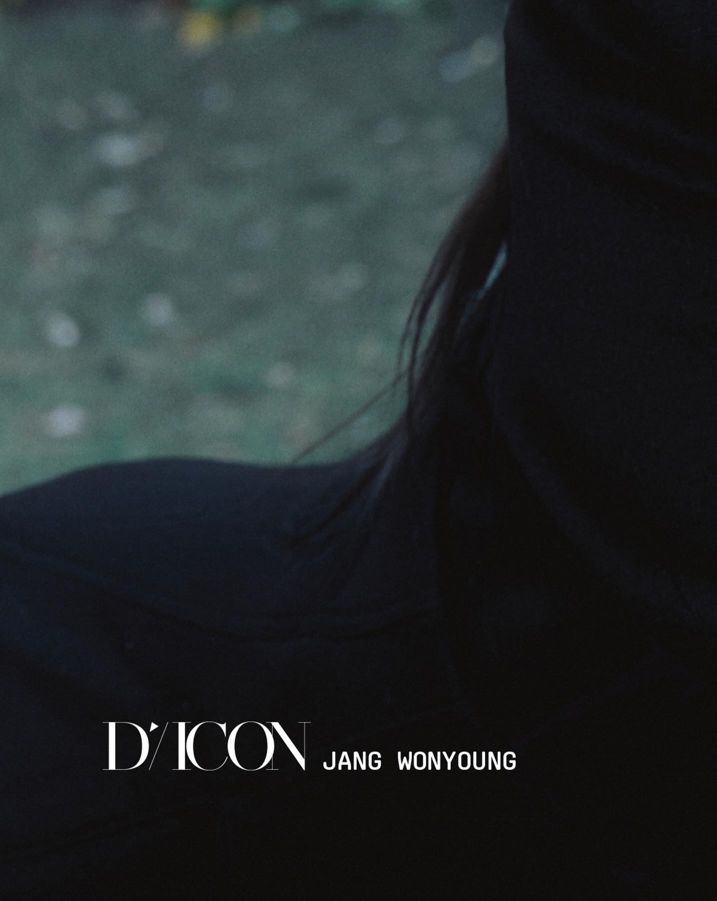 ⠀
해질녘 정원에는 서늘한 기운이 흘렀고, 고요함을 깨고 검은 토끼가 뛰어들었습니다. 그 사이에 장원영이 자리했습니다. 치명적인 눈빛으로 분위기를 고조시켰죠. 여기서도 그녀의 천재 아이돌 모멘트가 빛났습니다. 작은 동작 하나도 허투루 하지 않는 모습이 감탄을 자아냈습니다. ‘디아이콘’이 장원영의 하루를 섬세한 시선으로 담았습니다. 

#one_and_only

디아이콘 vol31, 장원영

Photographer 방규형
Film director 김예진
Editor 구민지
Digital editor 김수인
Visual director 고동휘
Stylist 김예진
Hair 조다미
Makeup 강다인
Set 황서인

🗓️2025.12.15(14:00) - 2025.12.25(23:59)(KST)

#장원영 #JANGWONYOUNG @for_everyoung10 @ivestarship
#DICON #DISPATCH