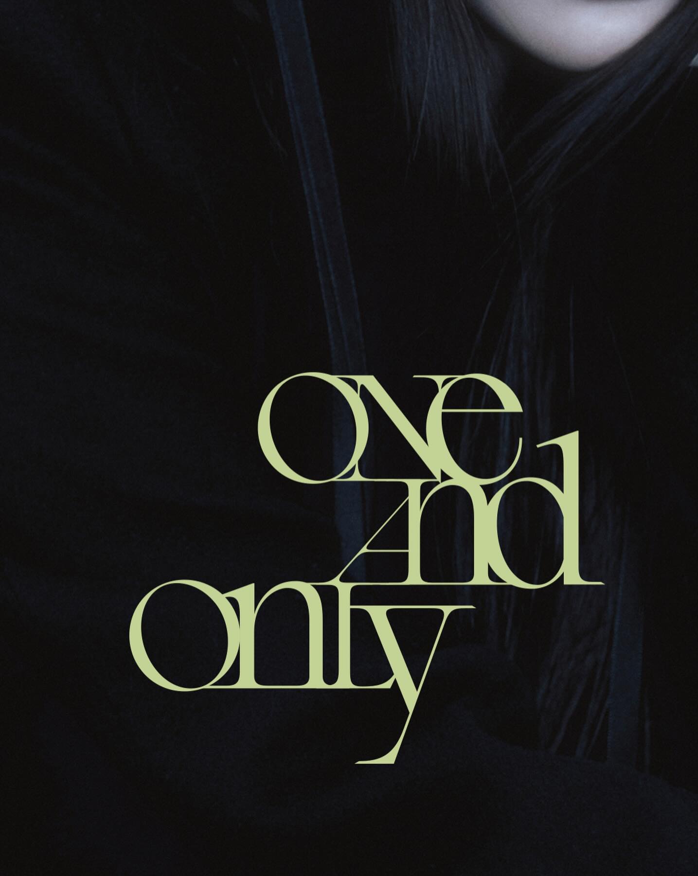 ⠀
해질녘 정원에는 서늘한 기운이 흘렀고, 고요함을 깨고 검은 토끼가 뛰어들었습니다. 그 사이에 장원영이 자리했습니다. 치명적인 눈빛으로 분위기를 고조시켰죠. 여기서도 그녀의 천재 아이돌 모멘트가 빛났습니다. 작은 동작 하나도 허투루 하지 않는 모습이 감탄을 자아냈습니다. ‘디아이콘’이 장원영의 하루를 섬세한 시선으로 담았습니다. 

#one_and_only

디아이콘 vol31, 장원영

Photographer 방규형
Film director 김예진
Editor 구민지
Digital editor 김수인
Visual director 고동휘
Stylist 김예진
Hair 조다미
Makeup 강다인
Set 황서인

🗓️2025.12.15(14:00) - 2025.12.25(23:59)(KST)

#장원영 #JANGWONYOUNG @for_everyoung10 @ivestarship
#DICON #DISPATCH