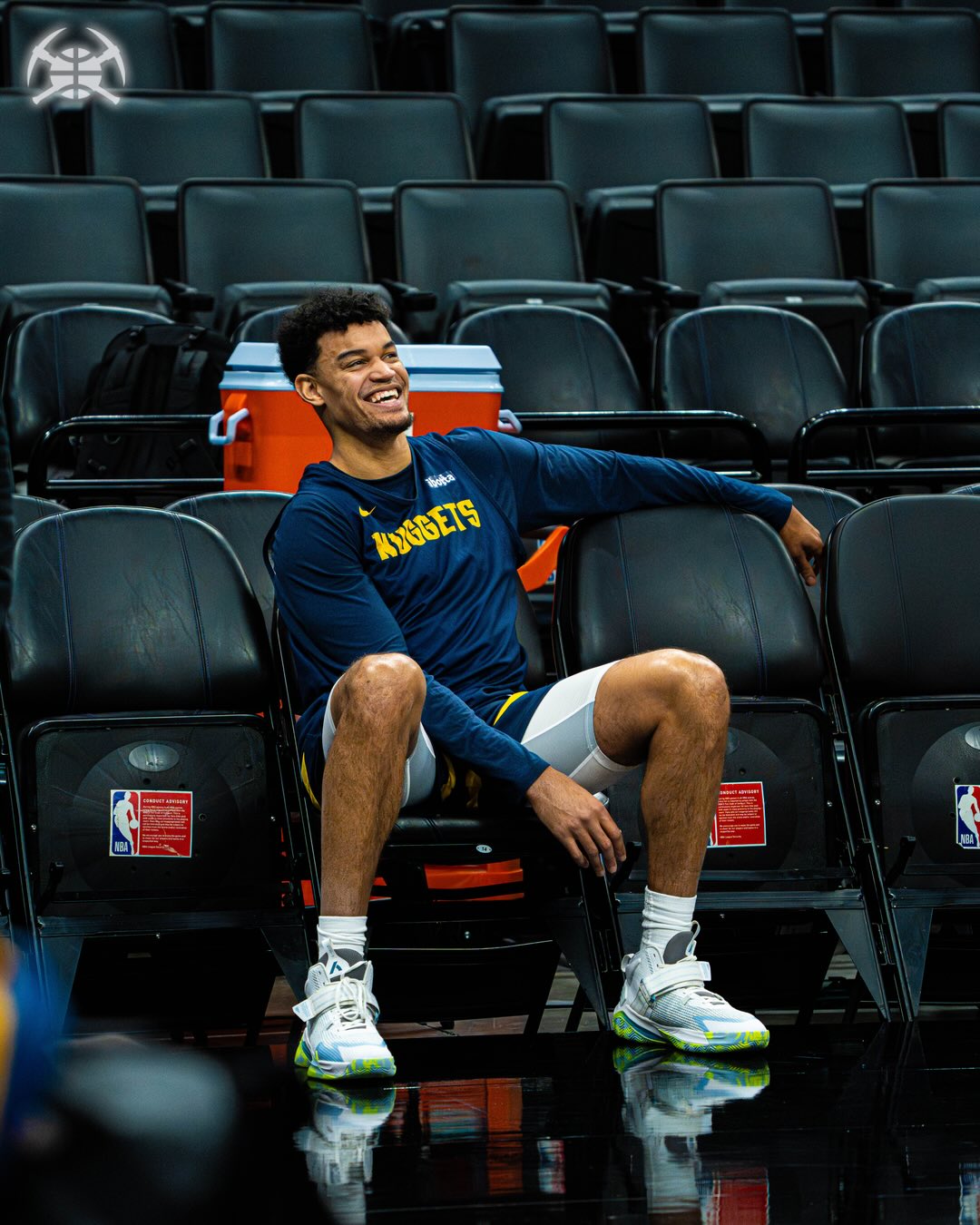 Cheesin’ cause we back tonight 😁