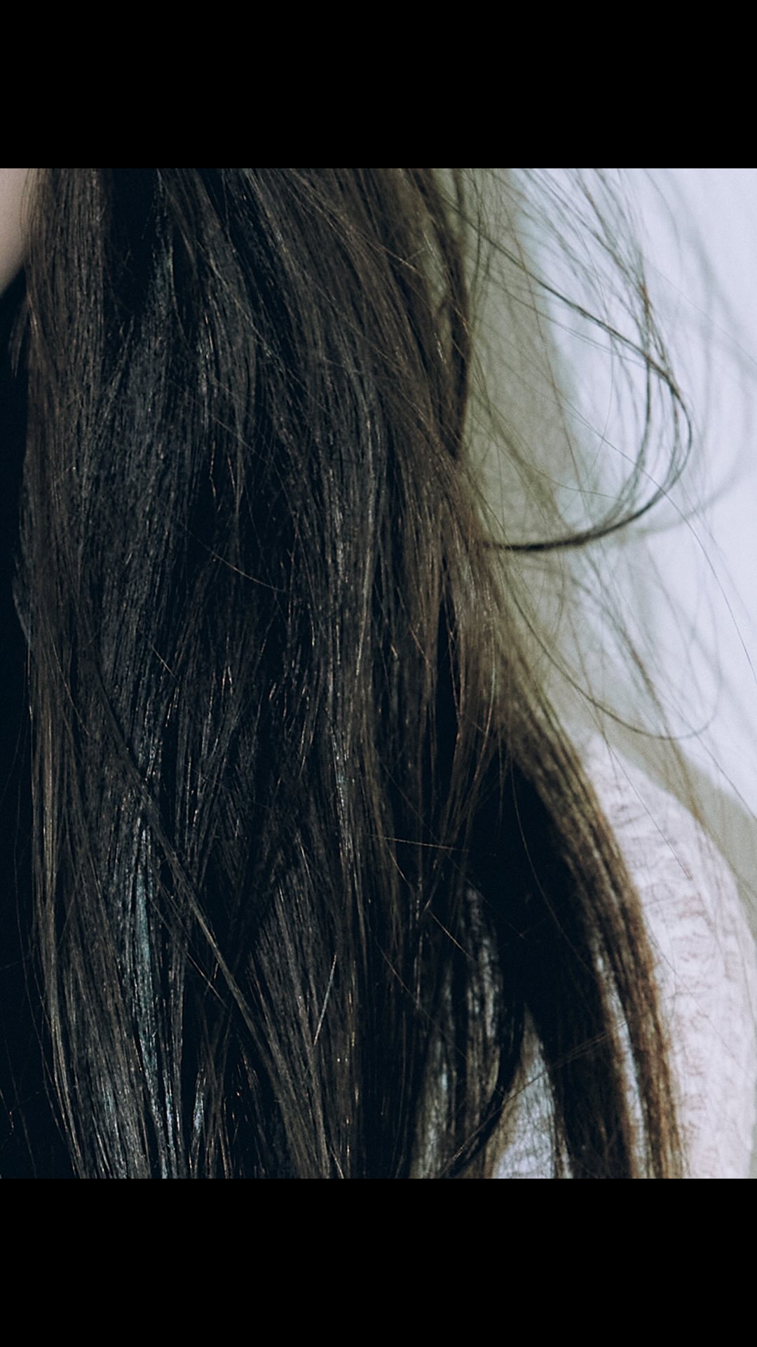 ⁠ ⁠⁠ 
조명 없이도 존재감은 충분했습니다. 앉아 있는 것만으로도 시선을 사로잡았습니다. 어떤 장식도 필요하지 않았습니다. 이 순간은 아름다움의 또 다른 이름이 되었습니다. 말간 표정을 바라보고 있으면, 보는 이의 표정까지 함께 환해졌습니다. ‘one and only’. 아무것도 더하지 않은 자연스러움이 곧 완성 그 자체였습니다. 

#one_and_only

디아이콘 vol31, 장원영

Photographer 방규형
Film director 김예진
Editor 구민지
Digital editor 김수인
Visual director 고동휘
Stylist 김예진
Hair 조다미
Makeup 강다인
Set 황서인

🗓️2025.12.15(14:00) - 2025.12.25(23:59)(KST)

#장원영 #JANGWONYOUNG @for_everyoung10 @ivestarship
#DICON #DISPATCH