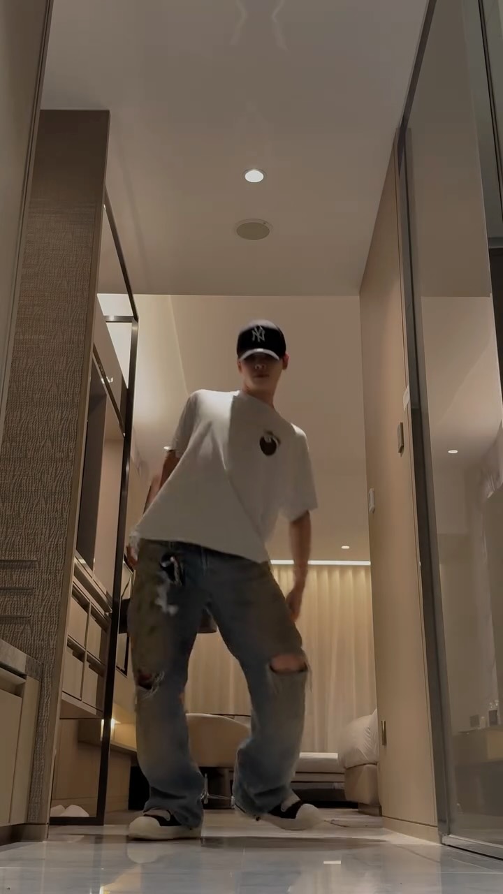 🐻‍❄️’s movement

#NEXZ #HARU 
#Beat_Boxer #NEXZ_Beat_Boxer