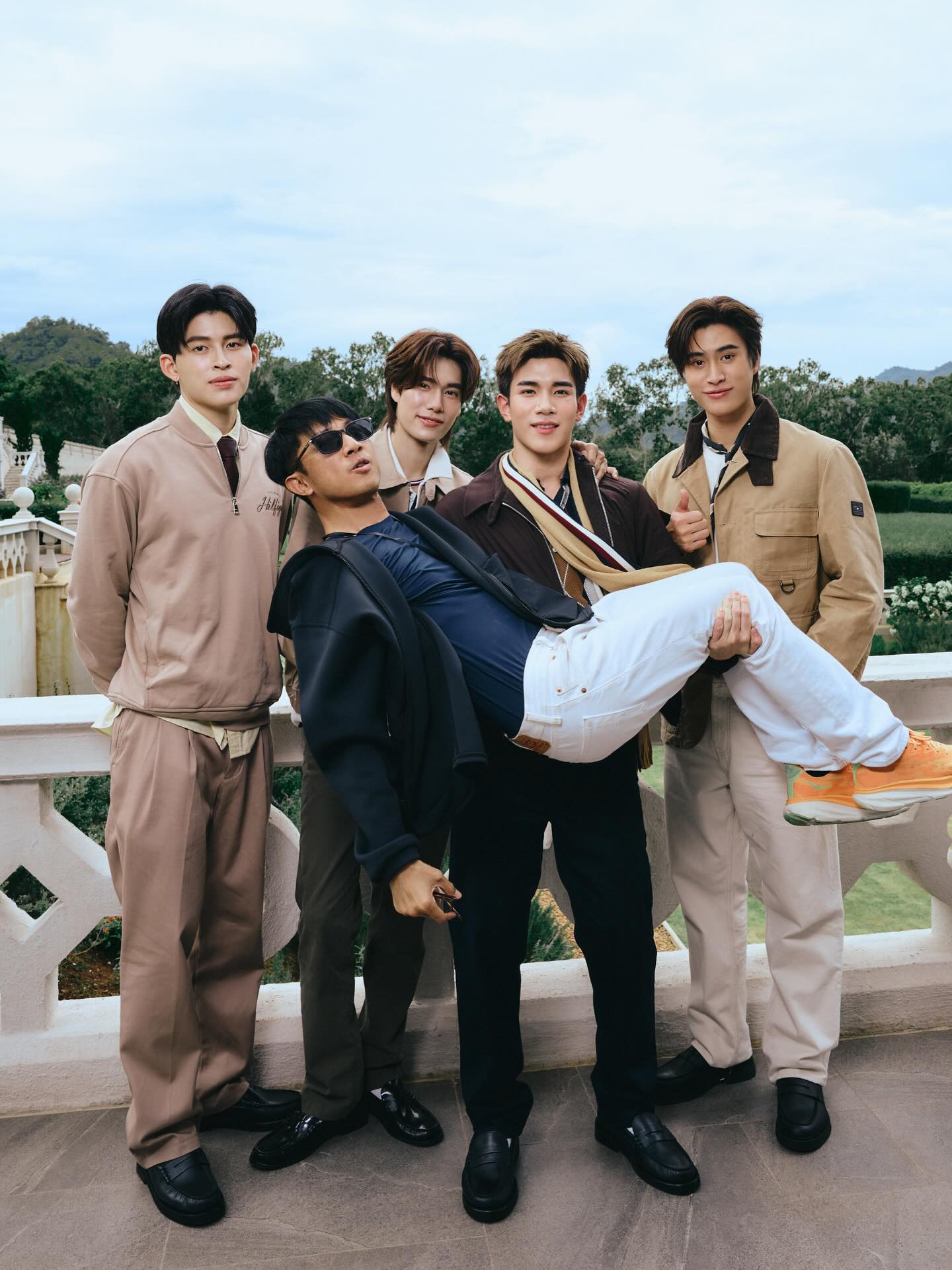 Behind the scenes : Pond, Phuwin, Gemini, Fourth - Tommy Hilfiger Holiday 2025 - ELLE MEN Thailand December issue. 

Photographer: Waroon Kieattisin
Fashion Editor: Ratchakrit Chalermsan
Makeup: Sutipat Pinchum, Torranit Jirasirikan, Ekasit Srisamuth
Hair: Kongkiat Krissakree, Sirasit Sirikarin