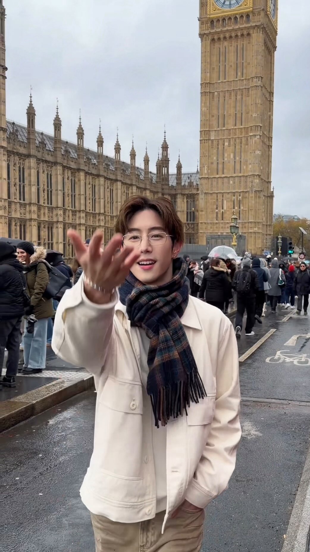 Fit check around the world🌐 #MarkTuan