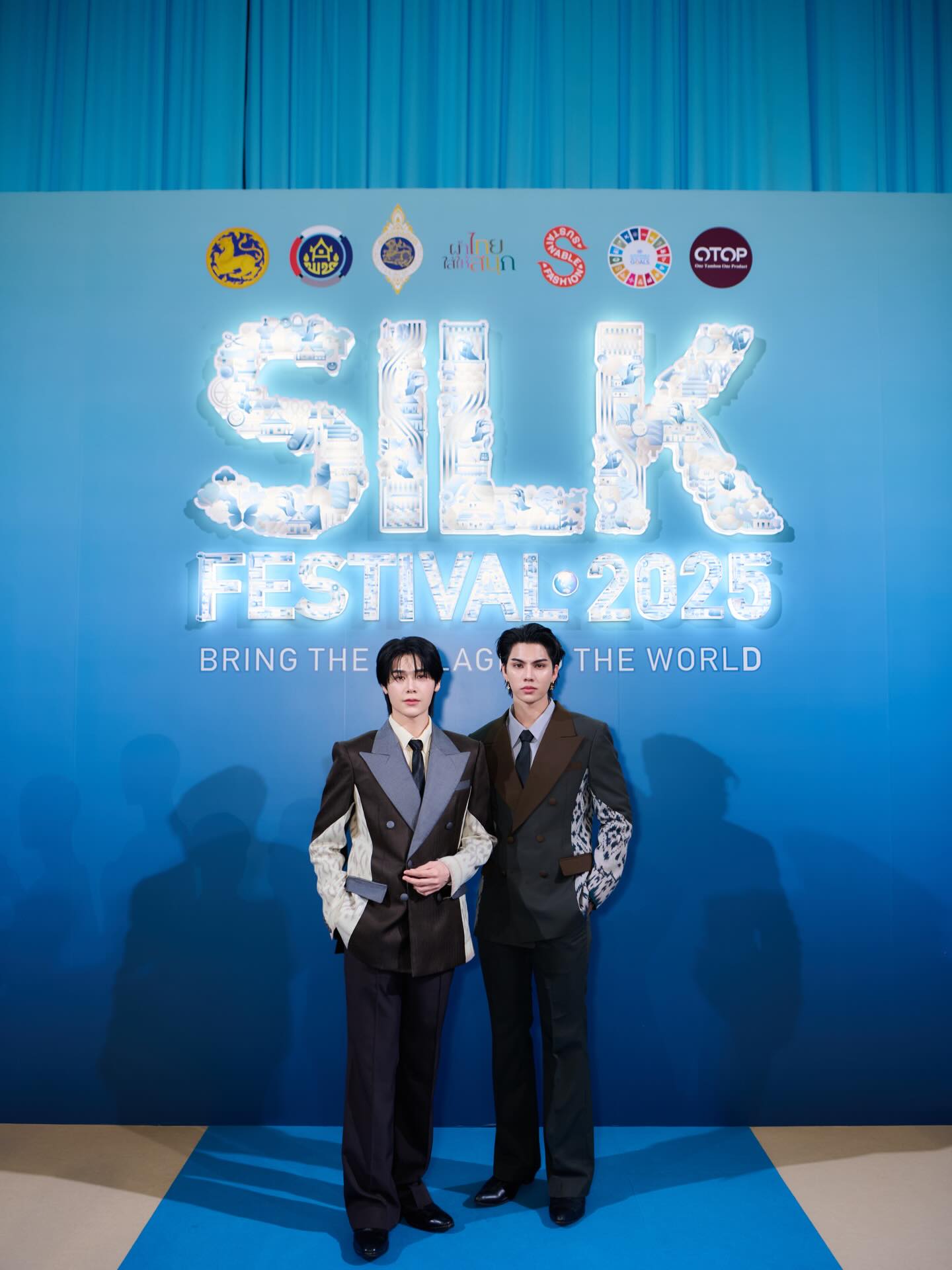 “Silk Festival 2025 สู่การพัฒนาที่ยั่งยืน” มหกรรมผ้าไทยครั้งยิ่งใหญ่แห่งปี ภายใต้แนวคิด BRING THE VILLAGE TO THE WORLD เพื่อเทิดพระเกียรติ สมเด็จพระเจ้าลูกเธอ เจ้าฟ้าสิริวัณณวรี นารีรัตนราชกัญญา ผู้ทรงพลิกโฉมผ้าไทยสู่สากล 
 
วันที่ 2 – 7 ธันวาคม 2568 ณ อิมแพ็ค เอ็กซิบิชั่น เซ็นเตอร์ ฮอลล์ 5 – 6 เมืองทองธานี  เข้าชมฟรี ไม่มีค่าใช้จ่าย 

ค้นหาข้อมูลเพิ่มเติมได้ทาง Facebook: @ผ้าไทยใส่ให้สนุก และ @กรมการพัฒนาชุมชน 
 
#SilkFestival2025 #ผ้าไทยใส่ให้สนุก #ThaiDesignerFashionShowcas 
#กรมการพัฒนาชุมชน #กระทรวงมหาดไทย