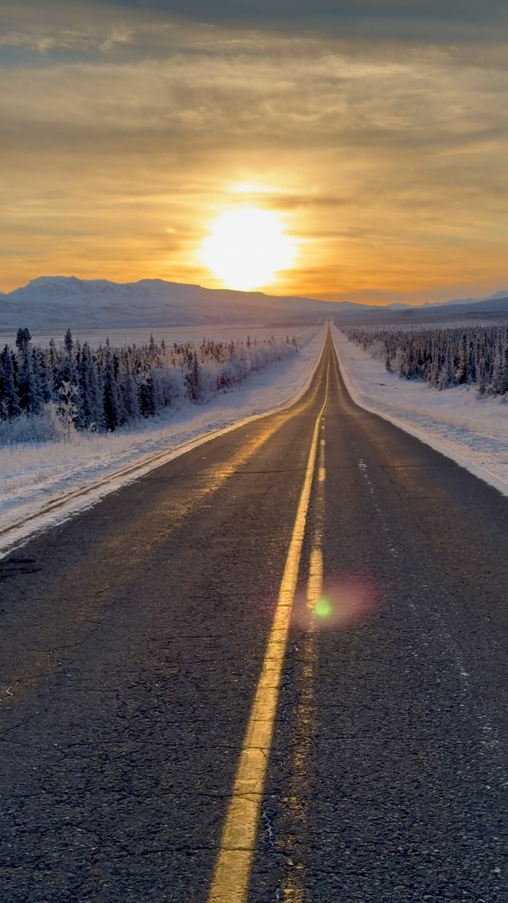 Alaskas winter sunshine floats along the horizon for 4 hours straight 💯🔥