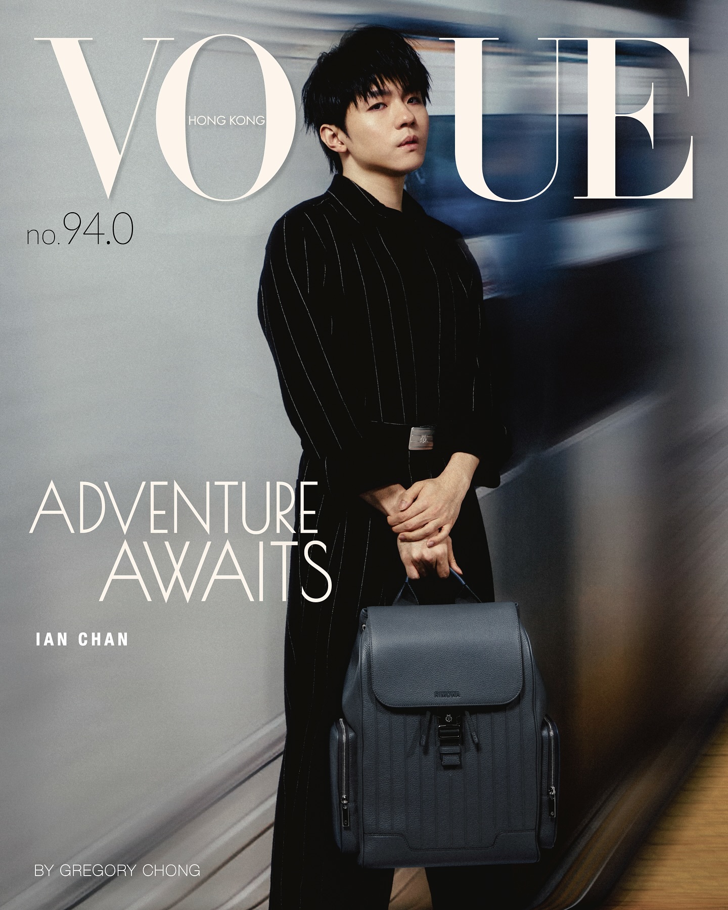 在這座節奏急促的城市裏，選擇「慢下來」是一種勇氣，也是一種智慧。 @IanCYChan，攜 @RIMOWA Never Still 背包登上 #VogueHongKong 12月數碼封面。作為新世代的音樂人，Ian在創作與生活中找到了共鳴，用音樂記錄時間，用旅程沉澱情感，用生活節奏重新定義「慢」的價值。從舞台的燈火到冰島的星空，他在熱愛的事業和生活中尋覓平衡與溫度。在影像與音符之間，以最真誠的姿態，探索世界意想不到的美。請密切留意封面人物專訪，參與一段關於「初心」與「蛻變」的對話吧！

In a city that moves at a relentless pace, choosing to slow down is both a courage and a wisdom. Ian Chan appears on the December digital cover of Vogue Hong Kong with the RIMOWA’s Never Still collection, embodying the spirit of a new‑generation musician who finds resonance between creation and life—capturing time through music, distilling emotions through travel, and redefining the meaning of “slow” through his own rhythm. From the glow of the stage to the star‑filled skies of Iceland, he seeks balance and warmth in both his craft and his everyday moments, exploring the world’s unexpected beauty with sincerity between images and melodies. Stay tuned for the full cover story interview and join a conversation on “original intention” and “transformation.

Photographer: @GregoryChong_
Stylist: @CherryMuii
Production Director: @Oooooces
Producer: @Harrod___
Art team: @KumwTong
Fashion Assistant: @Mama_xox

#voguehkfashion #RIMOWA #RIMOWANeverStill