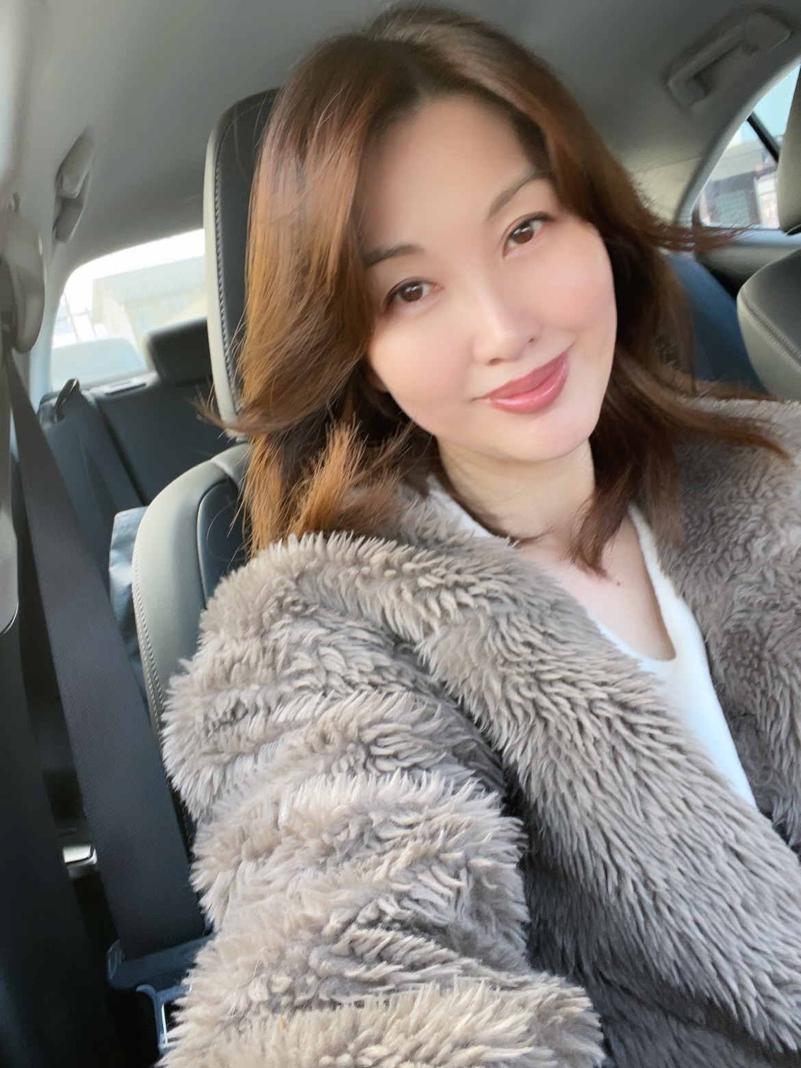 こんばんは🌟

１２月もよろしくお願いします💕
早い🥺今年も残り１か月かぁ…
皆様、毎日お疲れさまです✨
帰宅中の方は気をつけて帰ってね

ai.suは土日ゆっくり過ごして今日から出勤
プラダ🐈‍⬛ミント🐈と過ごした週末は楽しかった〜✨
🐈‍⬛🐈はキャットタワーの一番上やベッドクッションなど取り合い😅
最後は共有するんだけど窮屈そう💦
キャットタワーとベッドクッションをもう一つ🎄🎁注文したよ！でもきっと取り合いするんだろうな😅

昨日はプラダ🐈‍⬛の衝撃的🫨鼻提灯😪を見ることができ
とっても驚いた😳✨
鼻提灯て本当にできるんだね‼️

とにかくかわいい🐈‍⬛🐈💕

最近ミント🐈はプラダ🐈‍⬛を警戒中⚠️
イカ耳すらかわいい😍

🐈‍⬛🐈と暮らすようになって生活が豊かに感じるよ
ありがとね❣️

猫ちゃんてこんなに魅力的って知らなかった✨

いつもいいね、コメント📝ありがとうございます🥰
全部読んでいます

さて１２月しまっていこう⚾️

#愛猫 #かわいい猫 #カップル猫 #リアル通勤コーデ #アラフィフ #働く女子 #夕方の月がすき