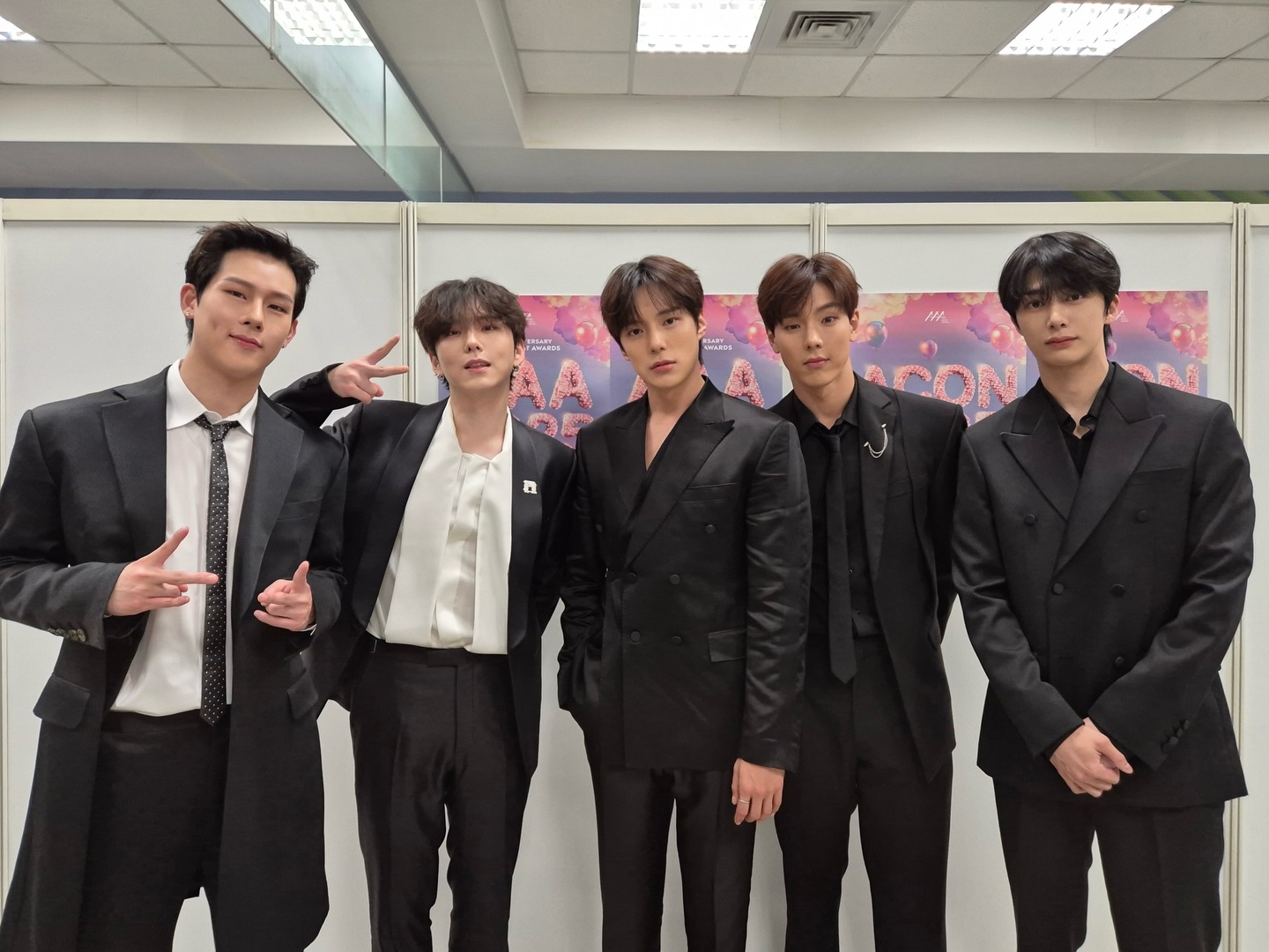 📸
251206 #몬스타엑스
2025 #AsiaArtistAwards
Best Artist 상 수상🏆
History of K-POP 상 수상🏆

몬베베의 아낌없는
사랑과 응원 덕분에
Best Artist 상과 
History of K-POP 상을 수상했습니다!
항상 응원해주셔서 감사합니다
사랑해요 몬베베! ❤️‍🔥

Thanks to MONBEBE‘s endless
love and support,
we received the Best Artist Award 
and History of K-POP Award!
Thank you for always supporting us
We love you MONBEBE! ❤️‍🔥

#MONSTAX #MONSTA_X
#AAA #2025AAA
#몬스타엑스_베스트아티스트
#몬스타엑스_히스토리오브케이팝
#사랑한다_몬베베