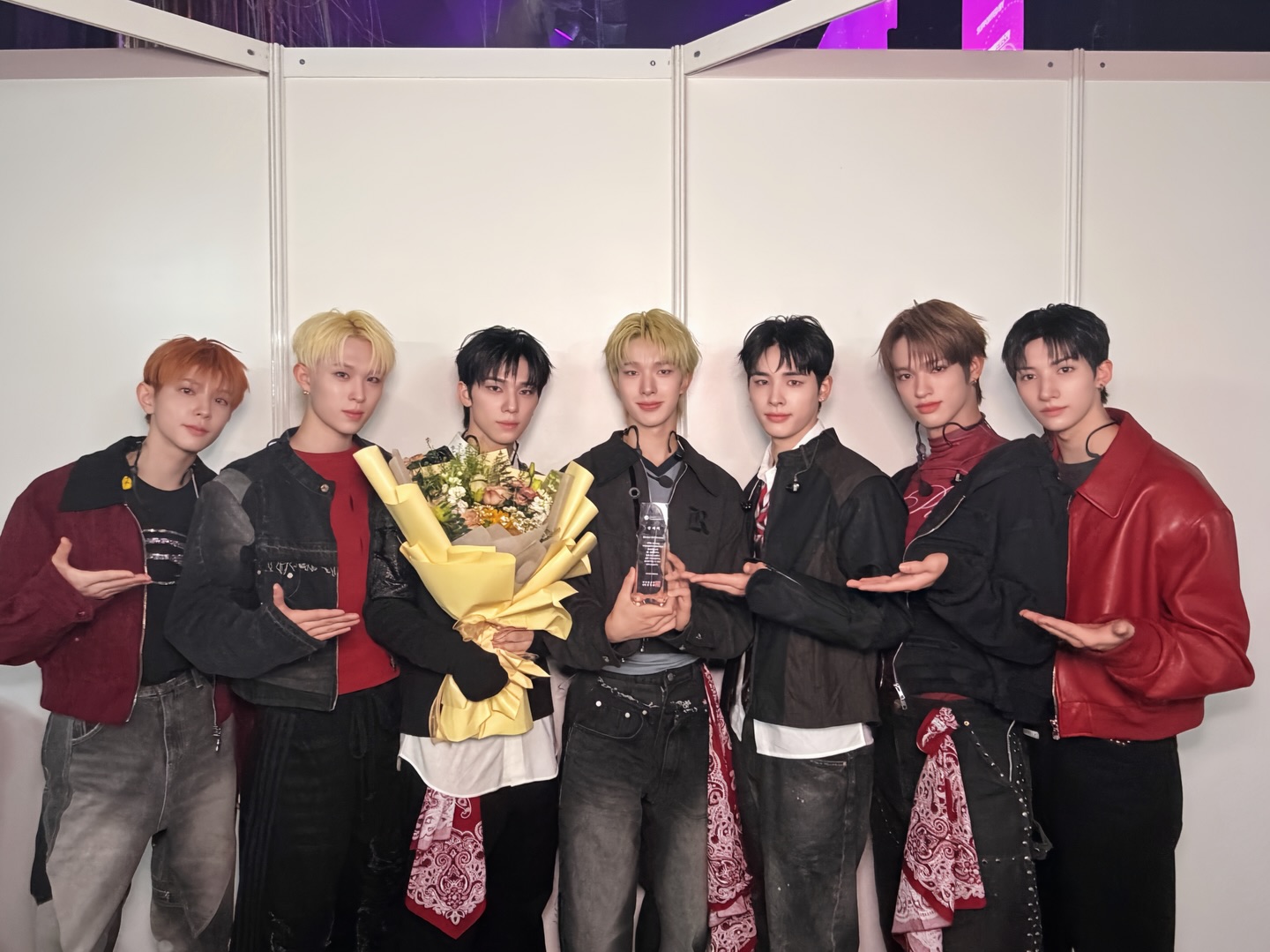 [#KBEE2025]

KOREA BRAND & ENTERTAINMENT EXPO 2025 KUALA LUMPUR 개막식 공연에 NEXZ가 홍보대사로 함께 하였습니다.
영광스러운 자리에 함께해 주신 모든 분들께 감사드리며, 이어질 행사들도 많은 관심과 기대 부탁드립니다!

Terima kasih kepada semua atas kehadiran dan sokongan dari NEX2Y Kuala Lumpur 🫶

#NEXZ 
#Beat_Boxer #NEXZ_Beat_Boxer 
#KBEE2025KUALALUMPUR