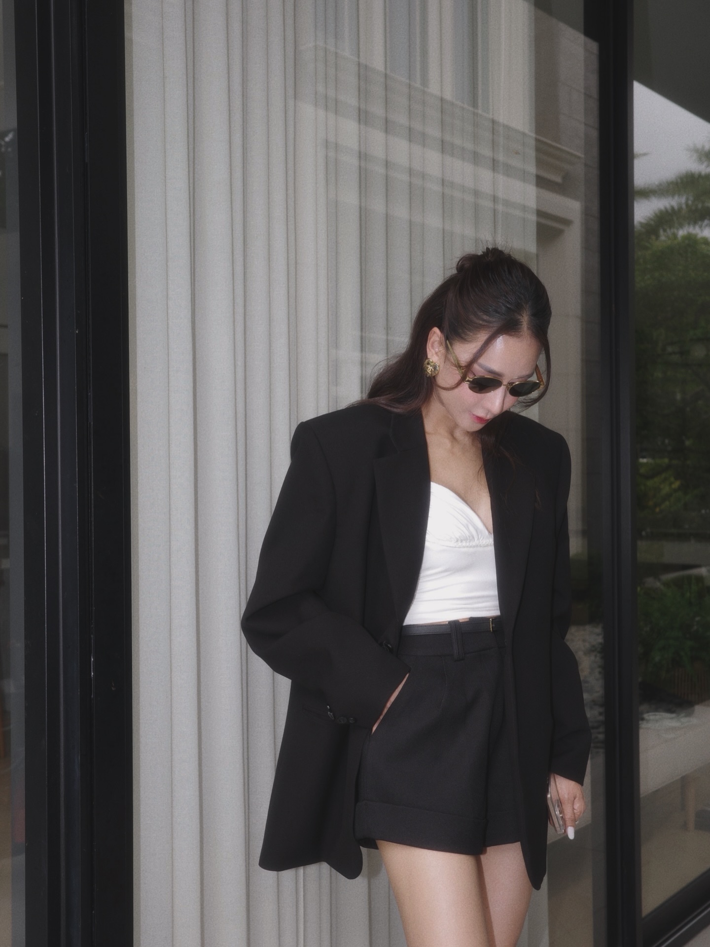 Keeping it classy.. oversized, easy, and endlessly wearable🖤 @camilia_studio