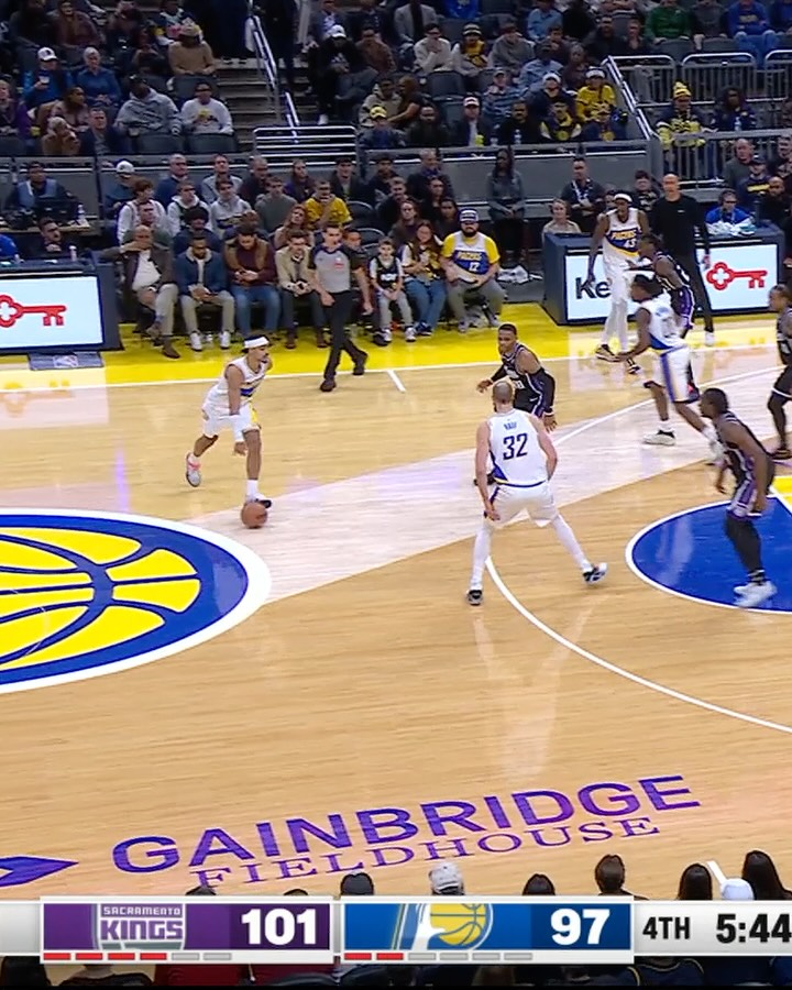 back-to-back triples from @andrew.nembhard & @bennedict to take back the lead 💪