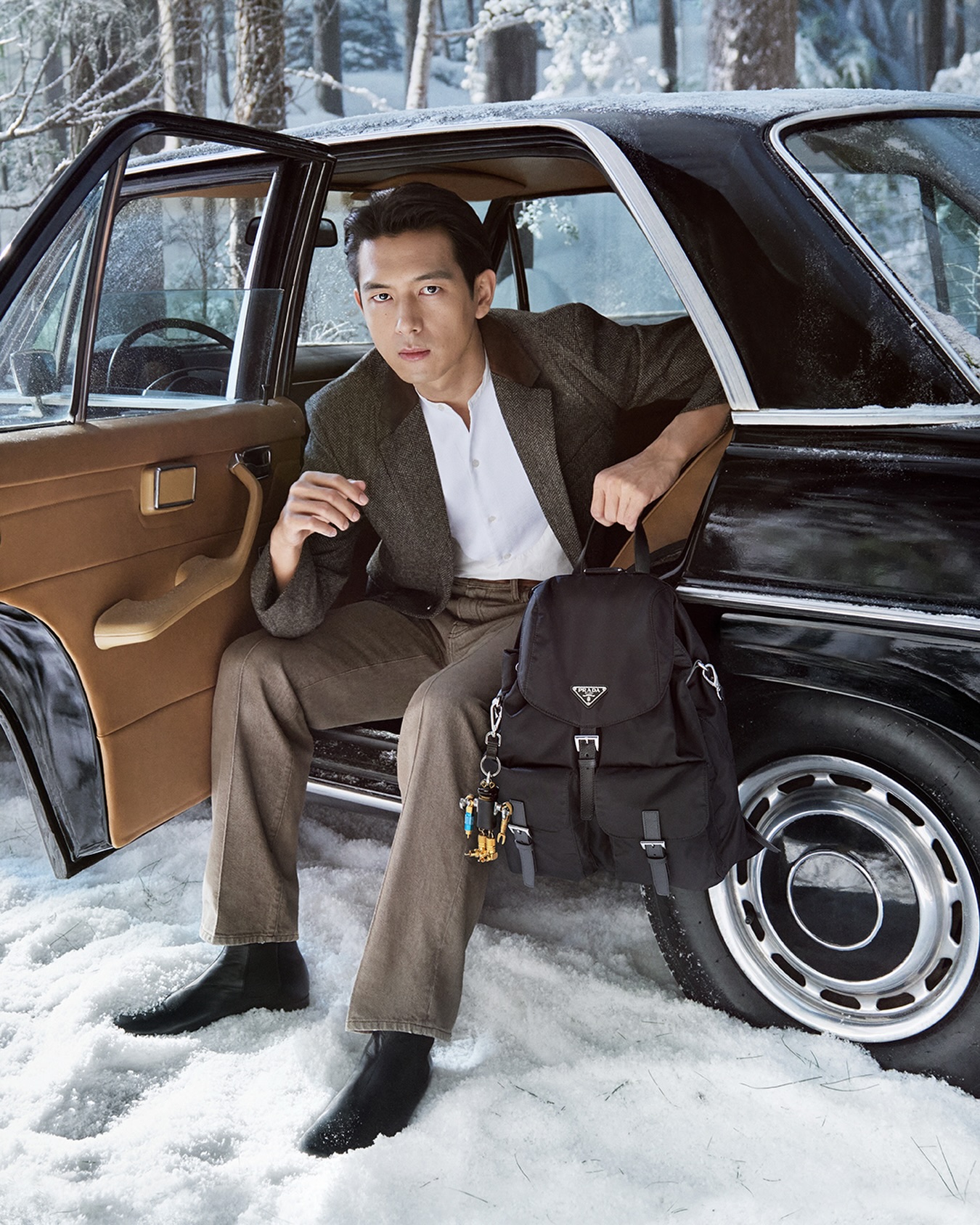 The Prada Holiday 2025 campaign reflects a winter archetype in quiet focus, featuring Prada Ambassador Li Xian.
Discover the new campaign via link in bio.
 
Creative Directors: #MiucciaPrada and #RafSimons 
Campaign Creative Direction: @ferdinandoverderi 
Photography and Direction: @_glen_luchford
Talent: @mr.lixian
 
#PradaHoliday #PradaGifts #Prada