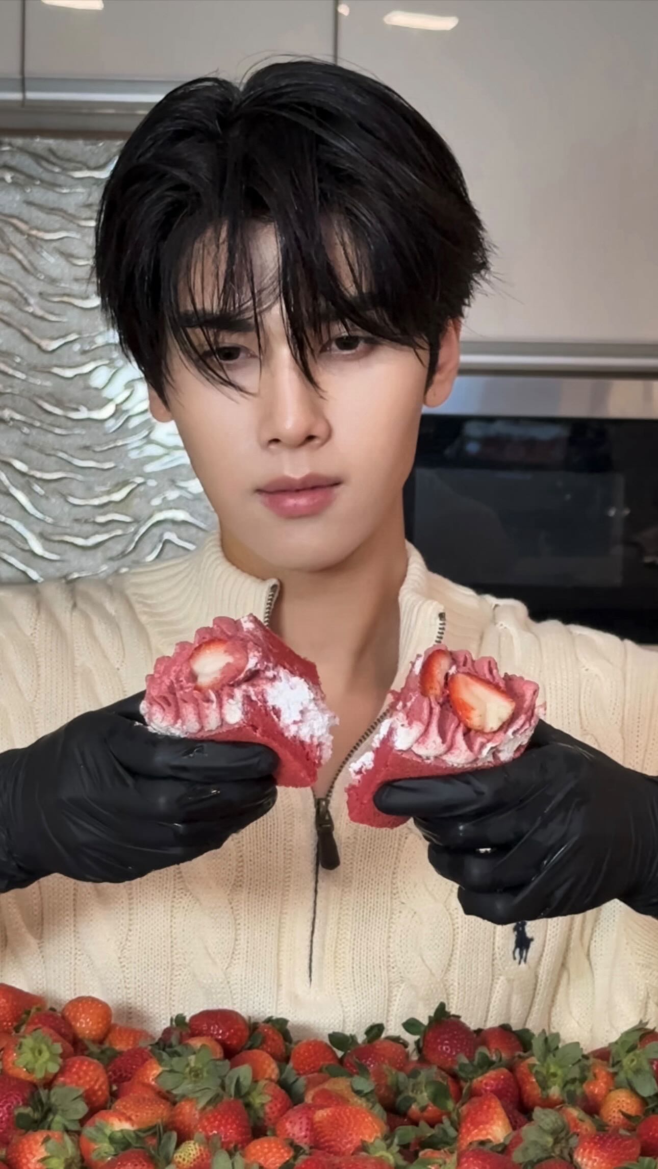 Red velvet milk cream strawberry 🍓🎄