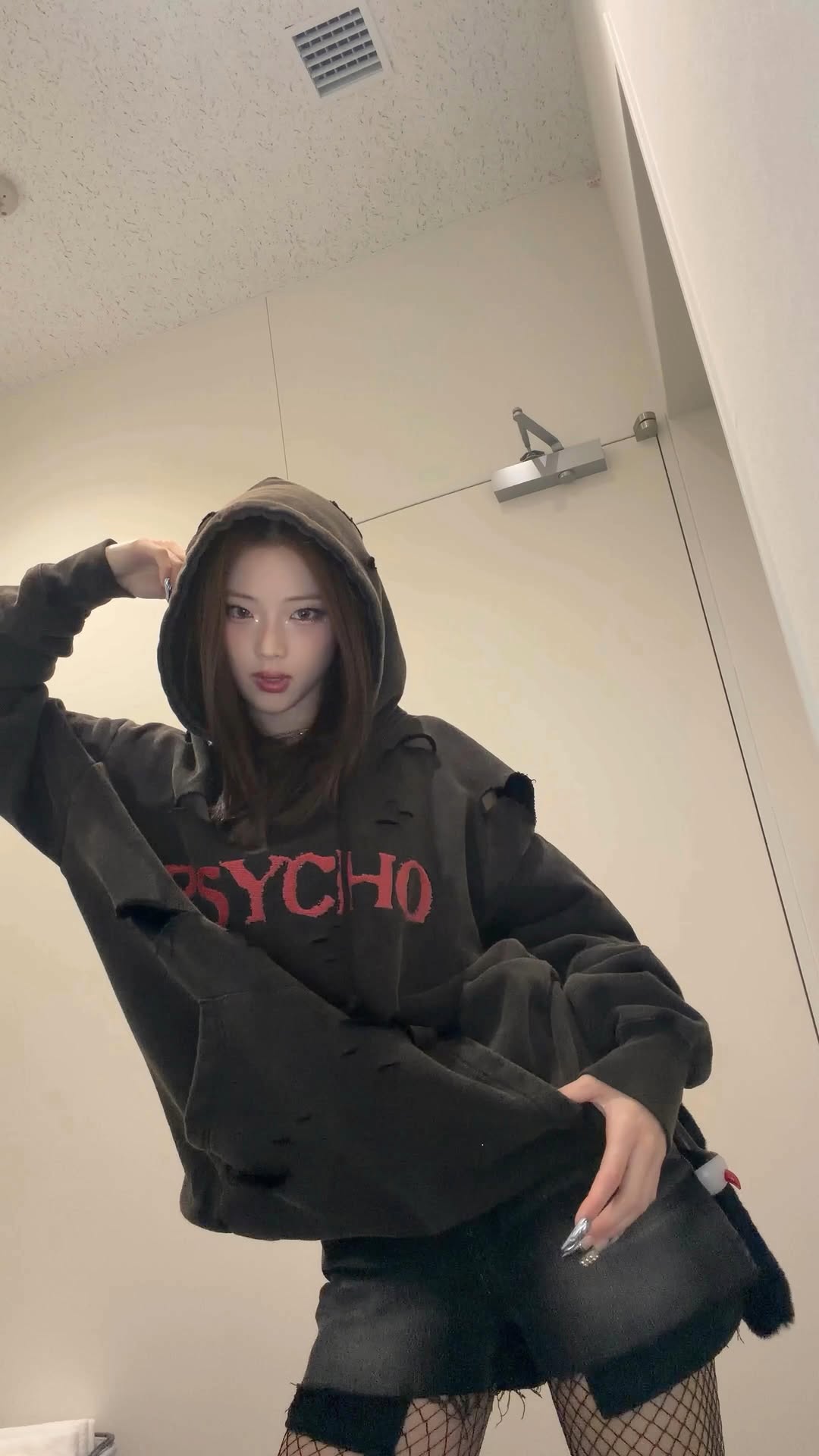 backstage PSYCHO vibes 🎤

#BABYMONSTER #베이비몬스터 #RUKA #루카 #PHARITA #파리타 #AHYEON #아현 #CHIQUITA #치키타 #PSYCHO #PSYCHO_challenge