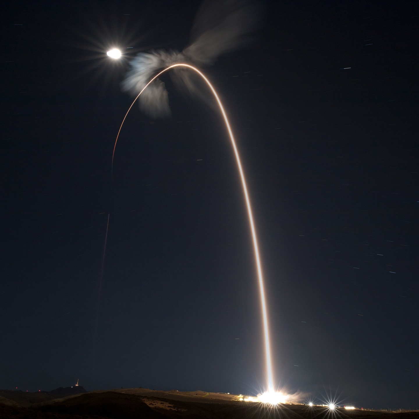 Falcon 9 launches 27 Starlink satellites from California