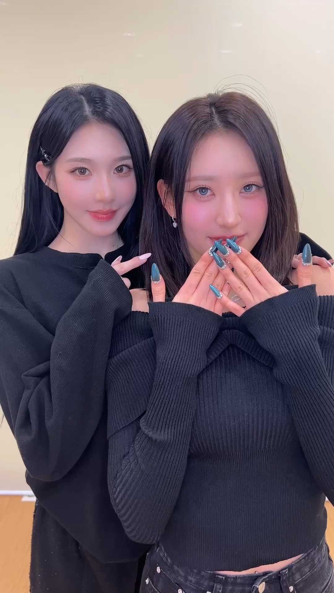 #하이키 #휘서 님과 행복을 그리는 이 순간 💘

#tripleS #트리플에스 #トリプルS
#トリプルエス #トエス
#tripleS_msnz #Beyond_Beauty
#Christams_Alone
#Xinyu #신위 #シンウィー
#H1KEY #HWISEO