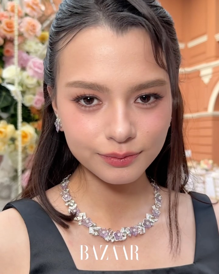 #BAZAARHighJewelry บรรยากาศในงานเปิดตัวคอลเลกชั่นเครื่องประดับชั้นสูง ‘Treasure of Dreams’ โดย SIRIVANNAVARI x Beauty Gems ณ พระราชวังสราญรมย์ ซึ่งถ่ายทอดพระอัจฉริยภาพด้านการออกแบบของ สมเด็จพระเจ้าลูกเธอ เจ้าฟ้าสิริวัณณวรี นารีรัตนราชกัญญา ผู้อำนวยการฝ่ายสร้างสรรค์ แห่งแบรนด์ SIRIVANNAVARI  ร่วมกับ BEAUTY GEMS 

พร้อมสัมภาษณ์ความรู้สึกของแขกทั้งเบคกี้ รีเบคก้า แพทรีเซีย อาร์มสตรอง, เดียร์น่า ฟลีโป, เอม สรรเพชญ์ คุณากร นอกจากนี้ร่วมด้วย แอน ทองประสม และ ทาทา ยัง ที่ต่างมาร่วมงาน

#SirivannavariHauteJaoillerie  #SIRIVANNAVARIxBEAUTYGEMS 
#BAZAARThailand