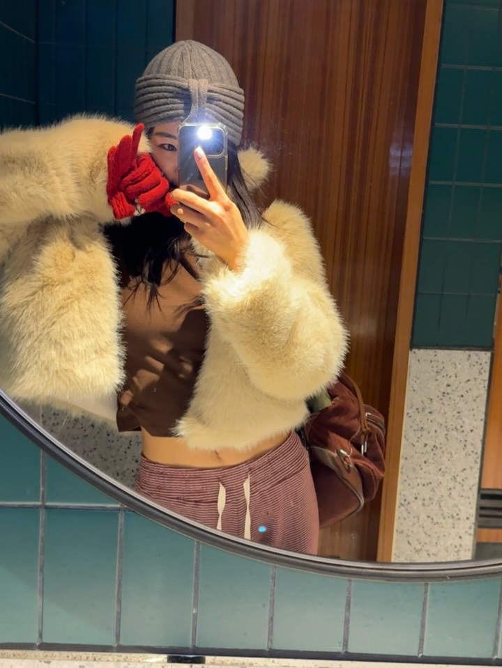 모자가 왜🧏‍♀️ 
프로스프 퍼자켓 크림도 예뻐서 입어봤어욤.이너는 애니웨어🤎
.
.
#메이메이#겨울
#겨울코디