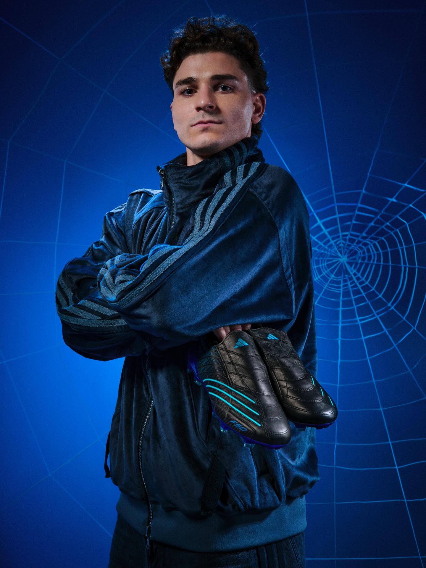 get boots that fit your name. this is F50 Spider. 💙🕷️​

consigue unas botas que estén a la altura de tu nombre. estas son las F50 Spider. 💙🕷️