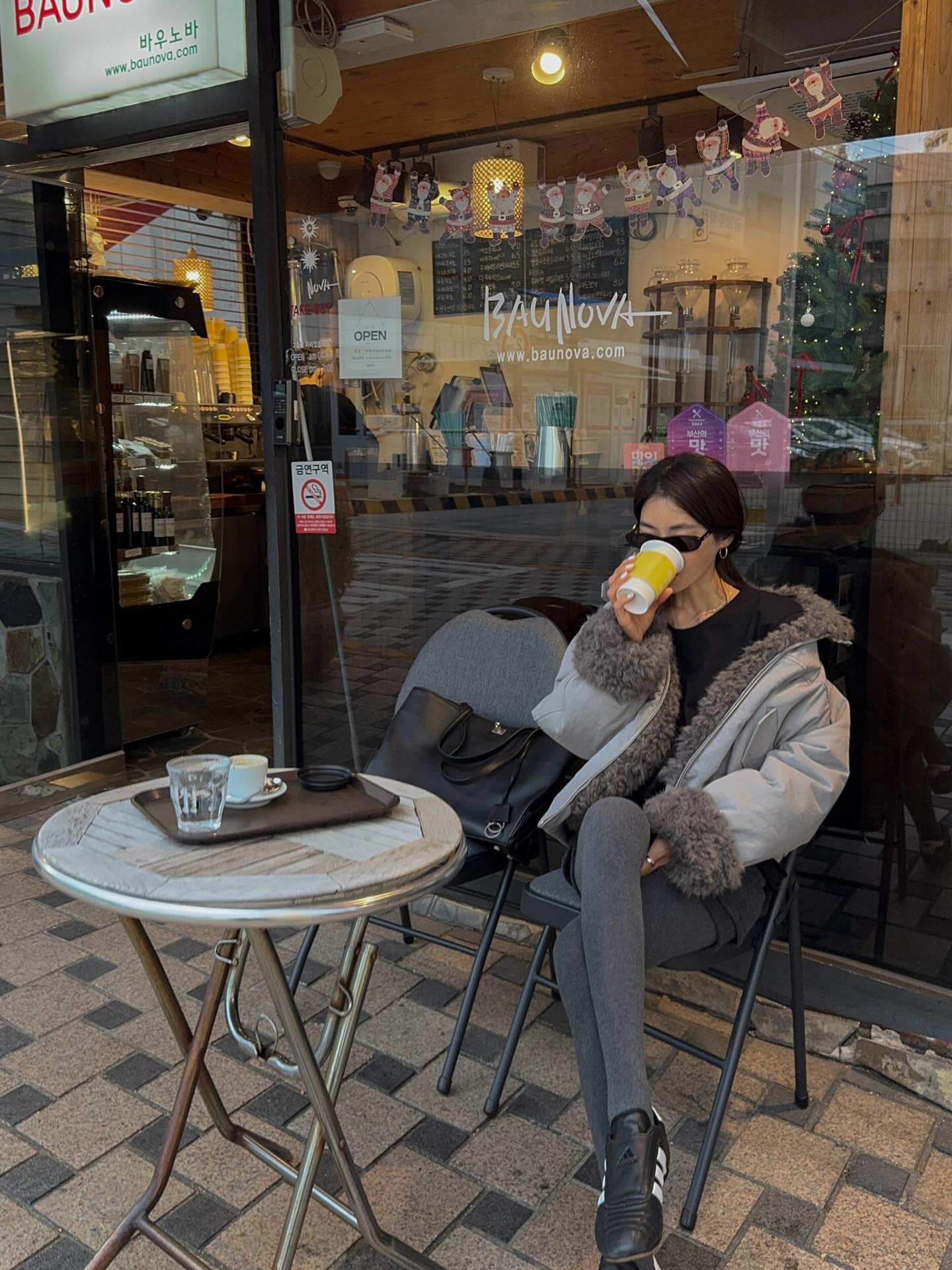 너무 따뜻해서 반팔만 입어도✨
.
.
#메이메이#겨울
#겨울코디