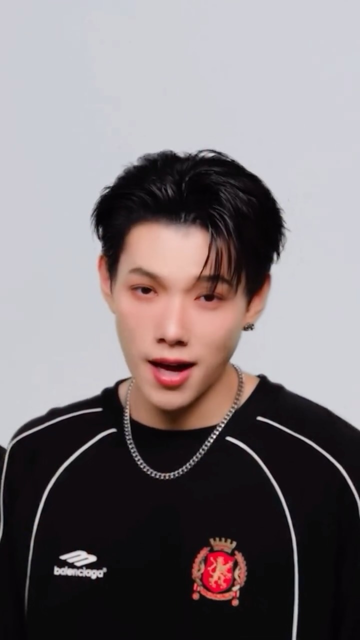 โดนใจ! #ต้าห์อู๋พิทยา ส่ง Official Visualizer ของซิงเกิลใหม่ “อย่าขยับ (Don‘t Move)“ จาก EP ALBUM “LIMITLESS”ที่งานนี้มาด้วยความเท่พร้อมท่าเต้นโดนใจ โดยเพลงนี้ยังได้ #URBOYTJ โปรดิวซ์ แต่งและเรียงเรียงให้ด้วย เรียกได้ว่าเป็นไวบ์ใหม่ ๆ ที่โชว์ความขี้เล่น เท่ จนตกหลุมรักไปแบบไม่รู้ตัว💚

🎬Youtube : OPEN LABEL

DAOU DONT MOVE
#DONTMOVE_OUTNOW
#DAOU
#MintUpdate