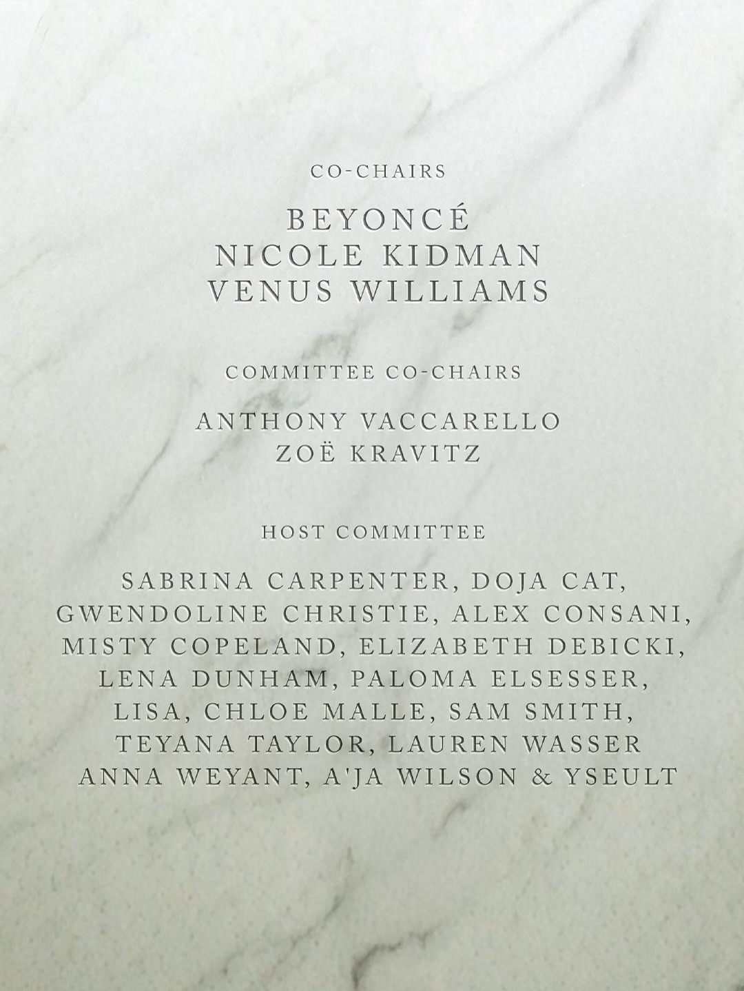 2026 年 #MetGala 官方聯合主席陣容正式公佈，將由流行天后 @Beyonce、奧斯卡影后 @NicoleKidman、網球傳奇 @VenusWilliams 及 #AnnaWintour 共同擔任！這將是Beyoncé 自 2016 年後，時隔十年首次重返 Met Gala，意義非凡。同時，晚會的主辦委員會將由 @AnthonyVaccarello 與 Zoë Kravitz 聯合主持，委員名單更包括 @SabrinaCarpenter、@Lalalalisa_M、 @DojaCat、@AlexConsani 等，更多關於主辦委員會的詳細名單將於明年初正式公布。

本屆大都會藝術博物館 @MetMuseum 將於2026 年春季服裝學院 @MetCostumeInstitute 舉辦《Costume Art》展覽，將透過一系列主題化的身體類型，深入探討服裝與身體之間的關係，帶來一場前所未有的時尚與藝術的對話。

Beyoncé, Nicole Kidman, Venus Williams and Anna Wintour are the co-chairs of the 2026 Met Gala! This will mark Beyoncé’s first Met Gala appearance in a decade since she last graced the Met steps in 2016. Anthony Vaccarello and Zoë Kravitz will co-chair the 2026 Met Gala Host Committee, with additional members including Sabrina Carpenter, Lisa, Doja Cat, Alex Consani. More host committee members will be announced early next year. 

Titled ”Costume Art“, the Costume Institute‘s Spring 2026 exhibition will explore the relationship between clothing and the body underneath through a series of thematic body types.

#voguehkfashion