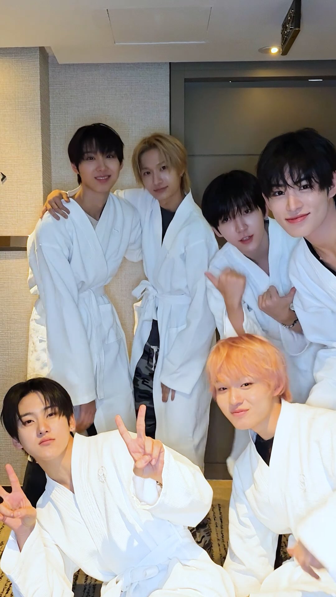 everytime the beat drop 🎧

#KickFlip #킥플립