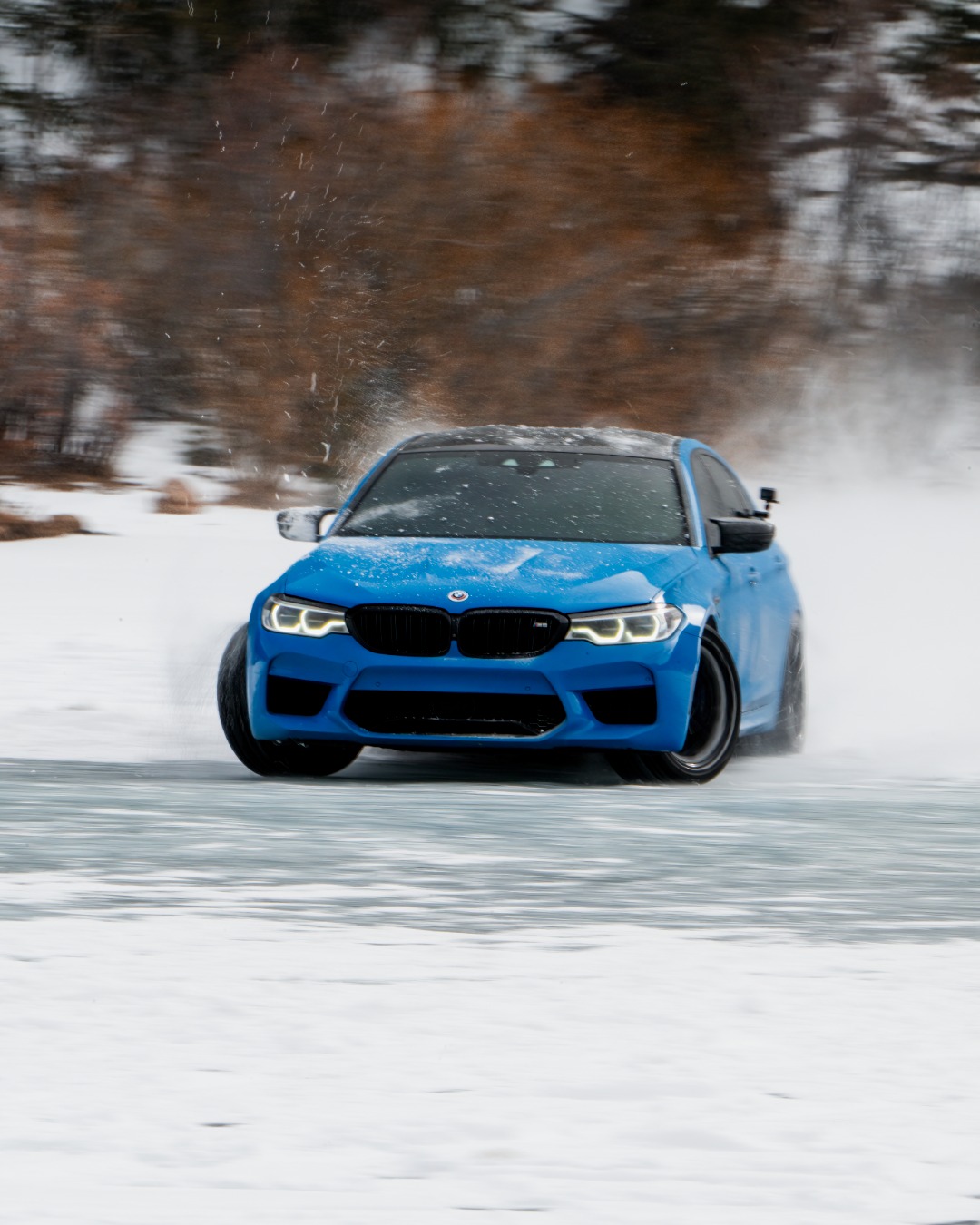 Dear Santa, this year we wish to always be sideways and smiling ❄️

#BMW #BMWM

#BMWMRepost @car_noob_ @wah_r8