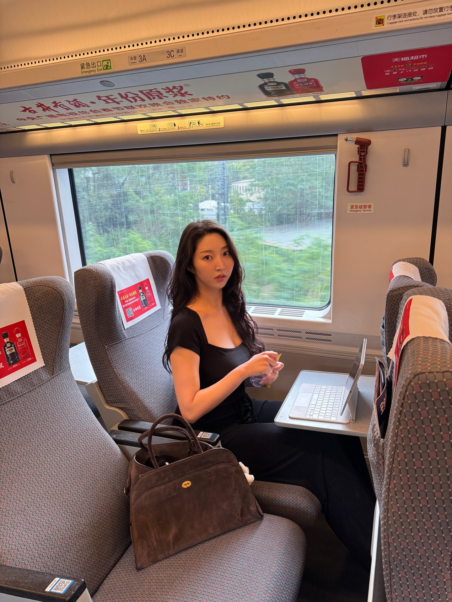 제발 오늘이 일요일이 아니라
금요일이라구 해주세요
저 드디어 내일 새벽 한국 가는데

이러고 돌아가서도 월요일 시작에...
앞으로 영업일 쭈욱~풀인거
이거 너무 가혹하자나여....🌚