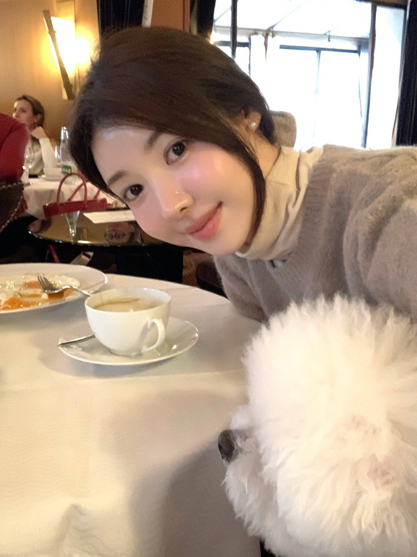 끝나지않은 파리 사진들 ... ing🤎
그리고 다음주 신제품들은 오피셜계정에서! 
한층 업그레이드된 베른구스다운부터 , 전투용 모네 니트팬츠와
스크런치 셋트로 만들어본 청순데일리 에드먼 니트까지 

고요한 겨울엔 과한 화려함도 X 뻔한 심심함도 X
라플라가 제안하는 한끗 다르지만 손이자주갈 디자인들을
만들어왔으니 다음주 신제품도 많관부 입니다 여러분 🤶🏻