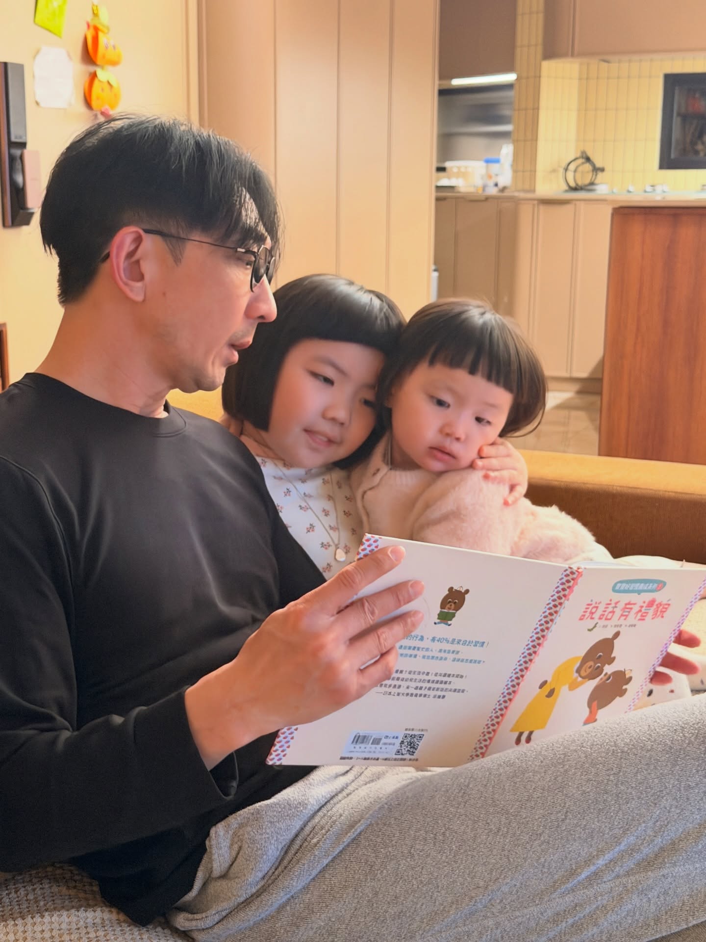 家姐同阿妹呢一對嘅感覺, 真係好似一個好錫女朋友嘅死肥佬男朋友, 同一個好港女嘅女朋友😂😂😂 #老竇肯定係嗰個第三者 #你有你講 #佢有佢啜