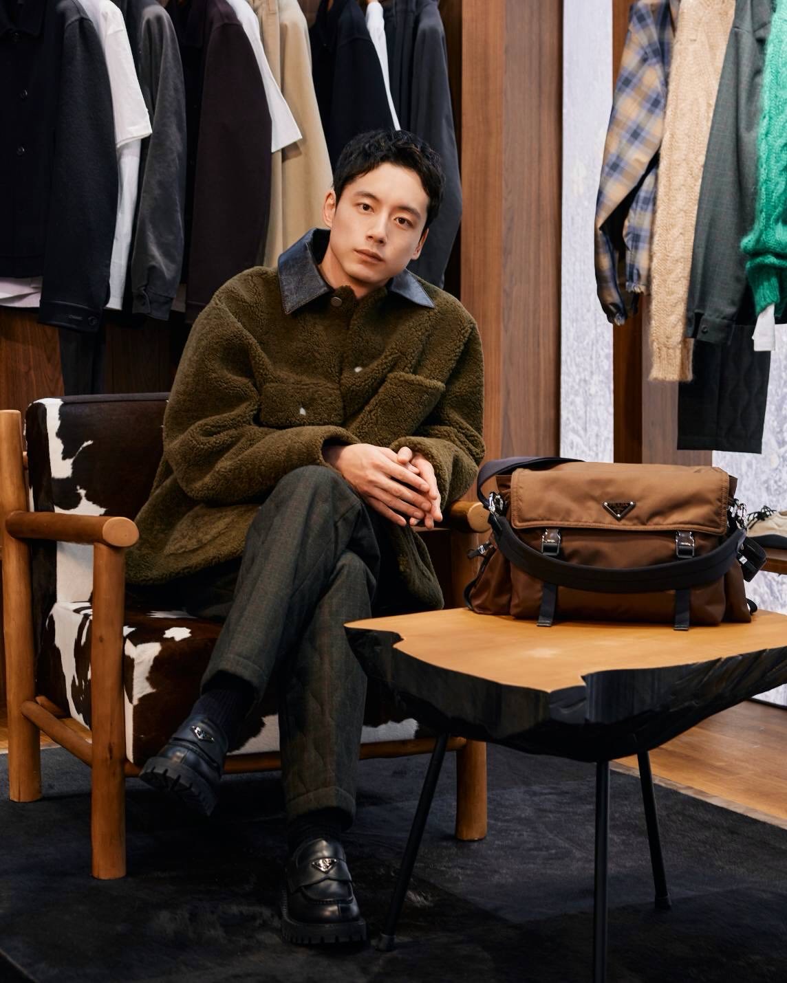 プラダが伊勢丹新宿店メンズ館1階　ザ・ステージにてポップアップを開催中
12月26日（金）まで🥰🎄⭐️
@prada
#Prada #PradaHoliday #PradaGifts 
@isetanmens